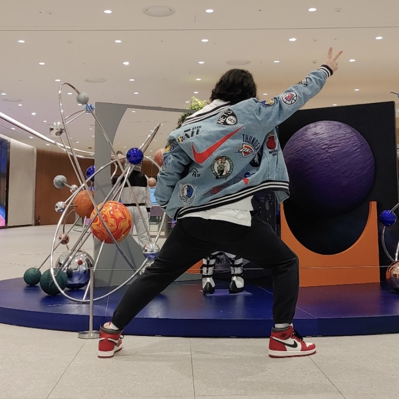 Supreme x Nike NBA Teams Warm-Up Jacket Denim - 18SS, Jordan 1 Retro High OG Chicago 2022 착용 스타일