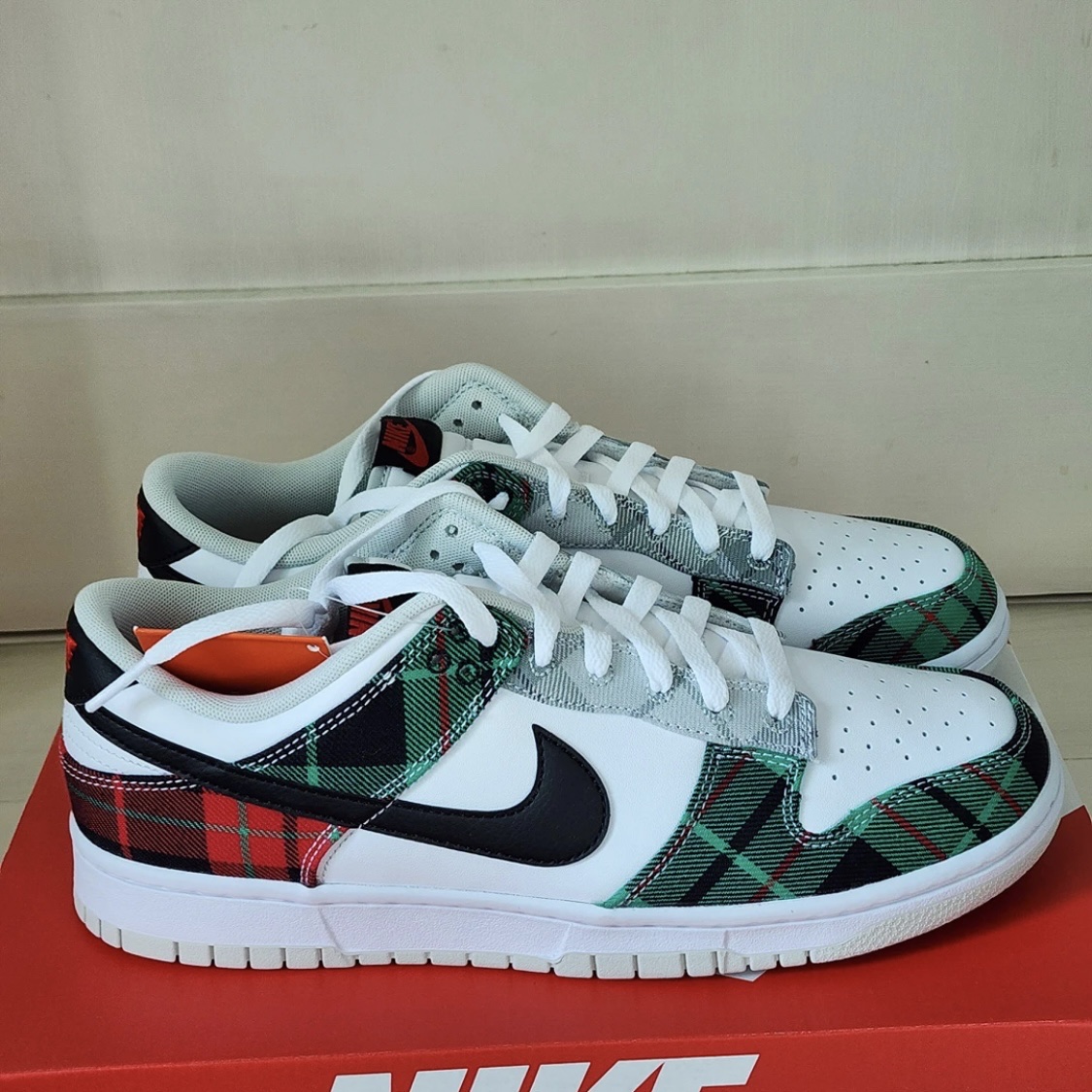 Nike Dunk Low Retro PRM White and Black 착용 스타일