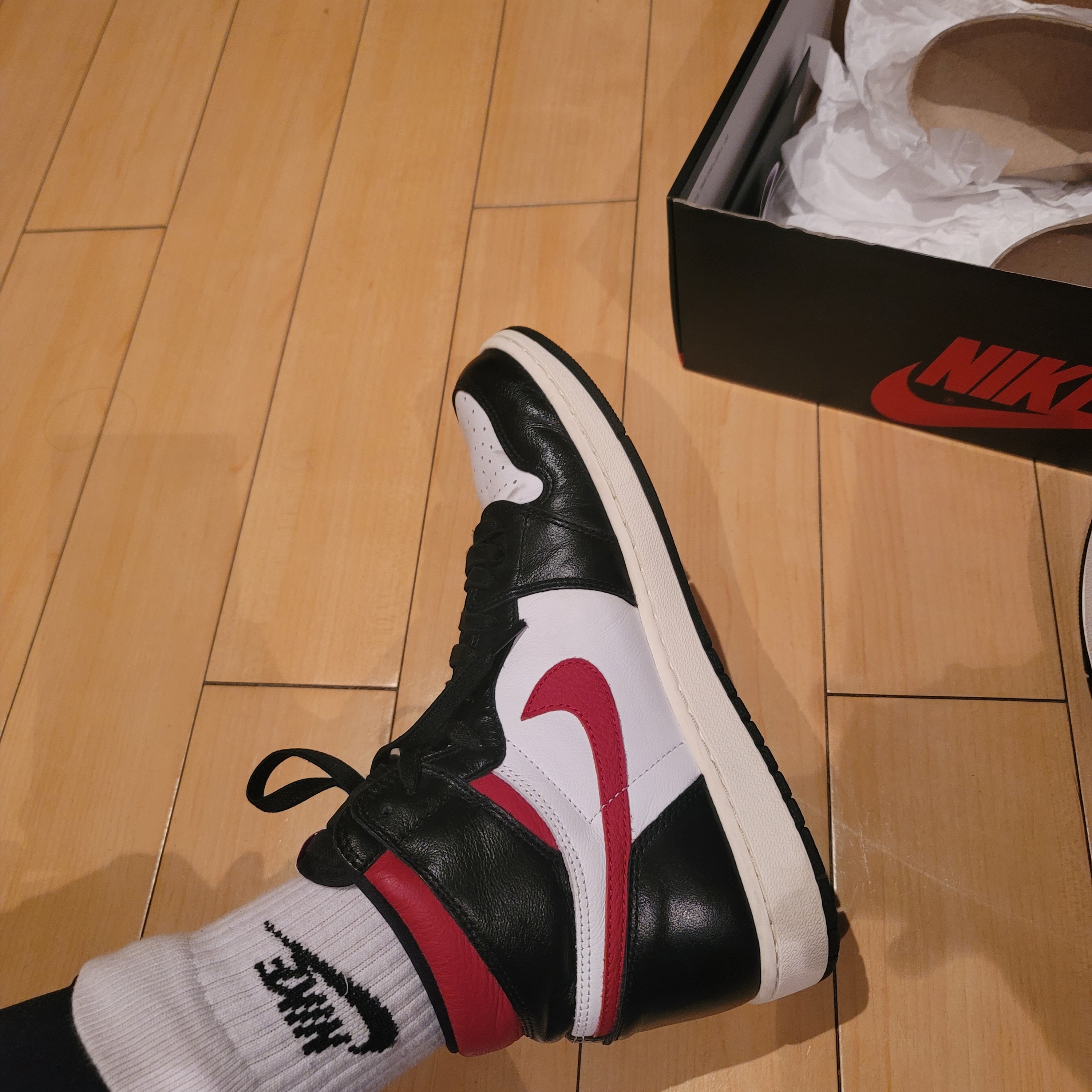 Jordan 1 Retro High OG Gym Red 착용 스타일 - 1