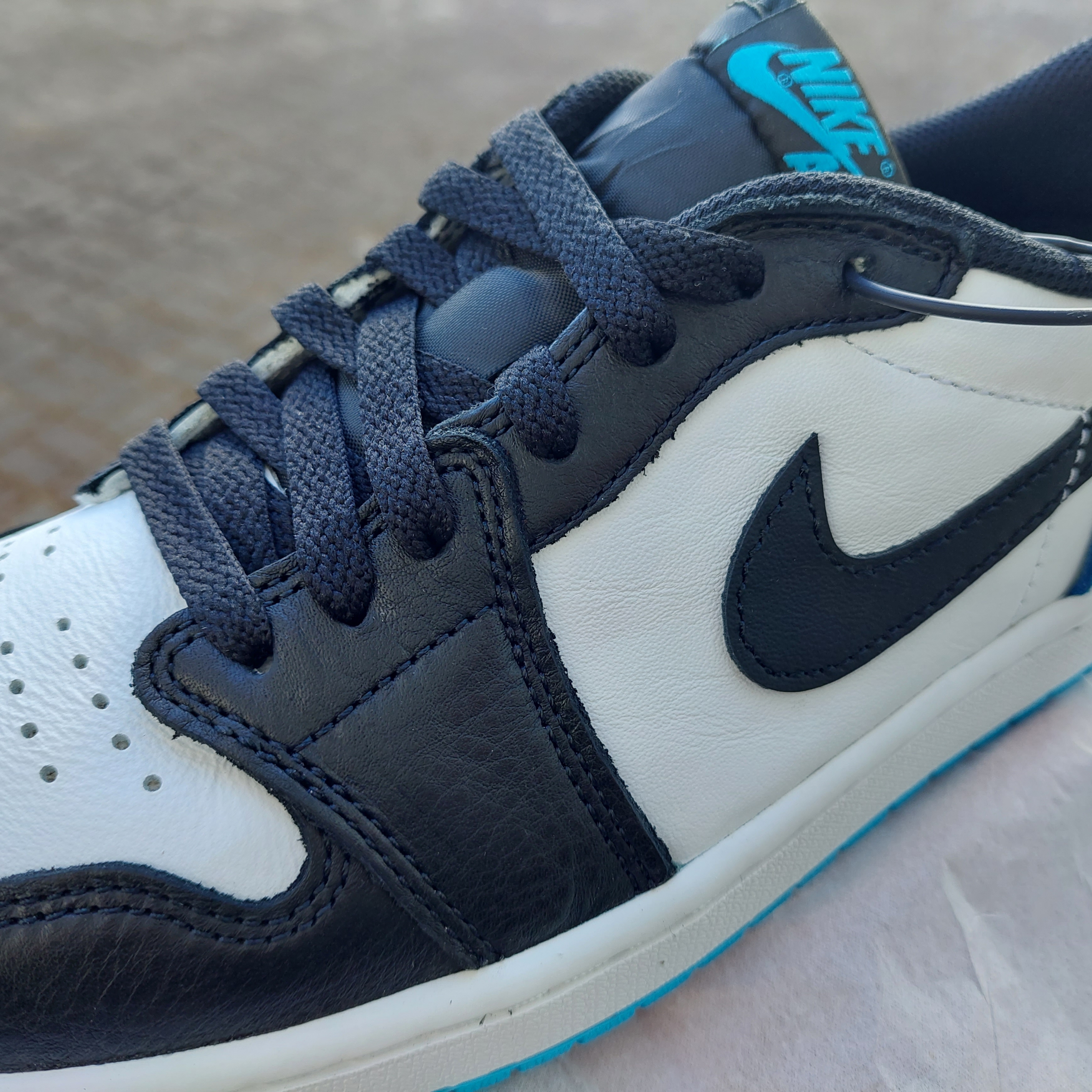 Jordan 1 Retro Low OG Black and Dark Powder Blue 착용 스타일