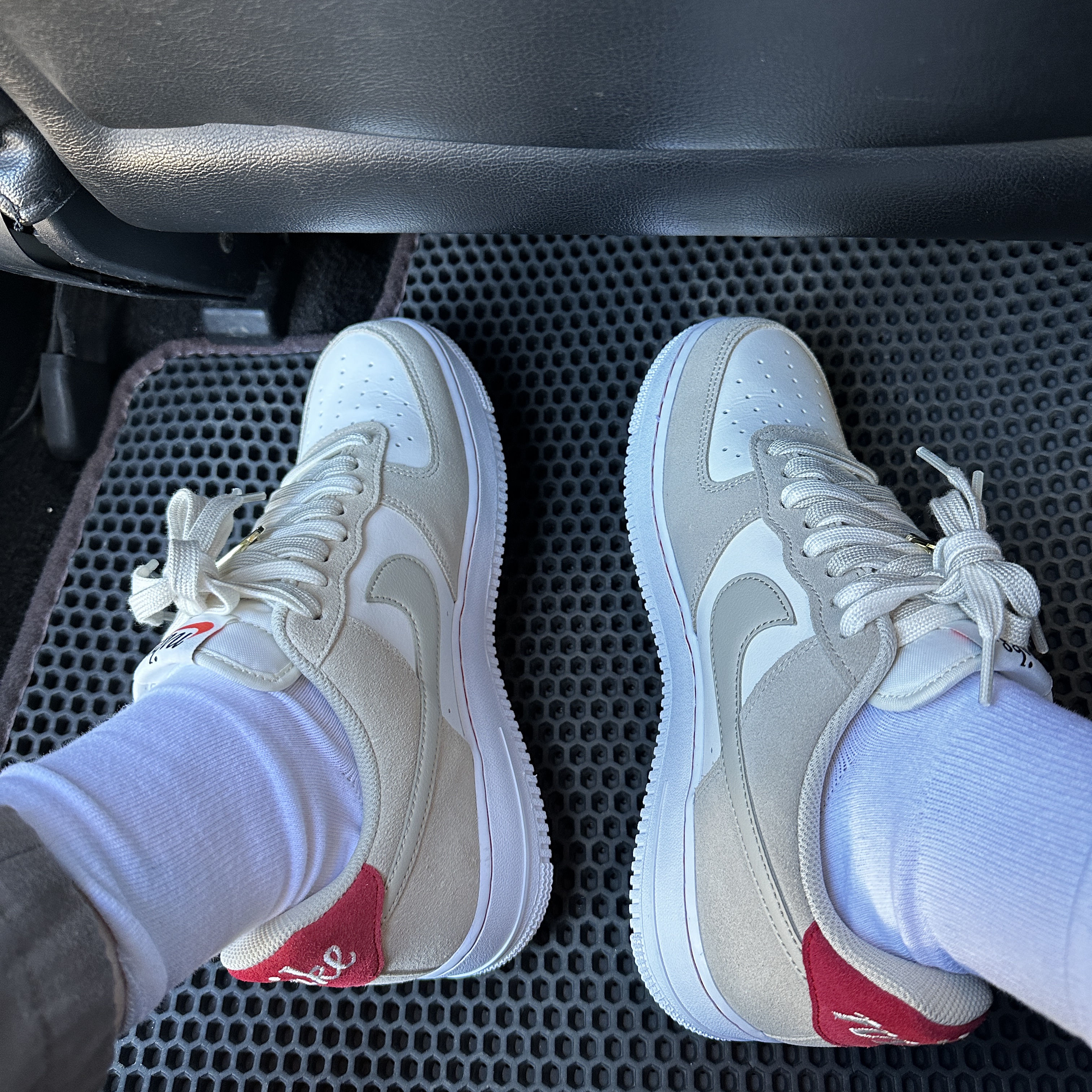 Nike Air Force 1 '07 SE First Use Light Stone 착용 스타일