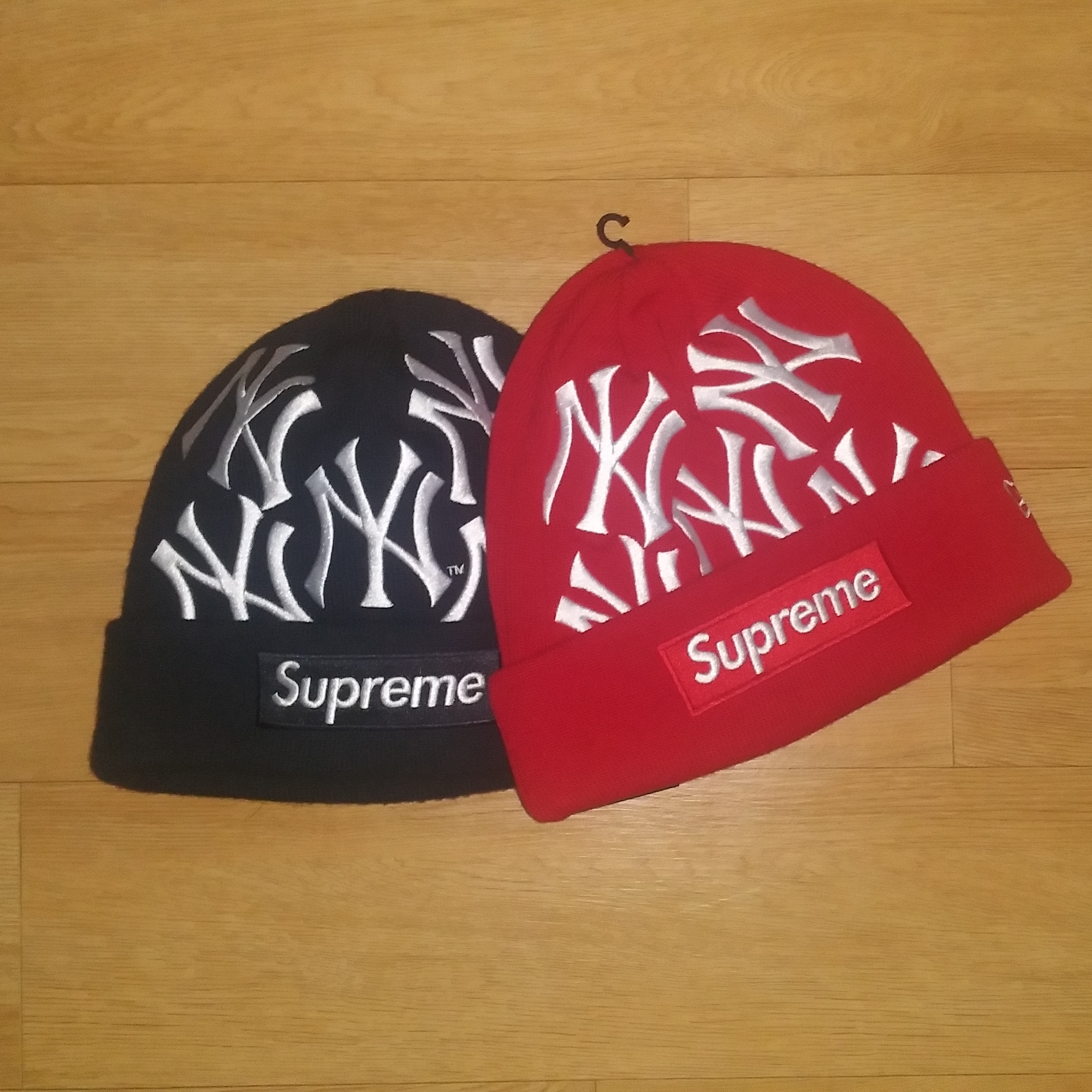 チェウォン着用 Supreme Yankees Box Logo Beanie newjeansミンジ着用