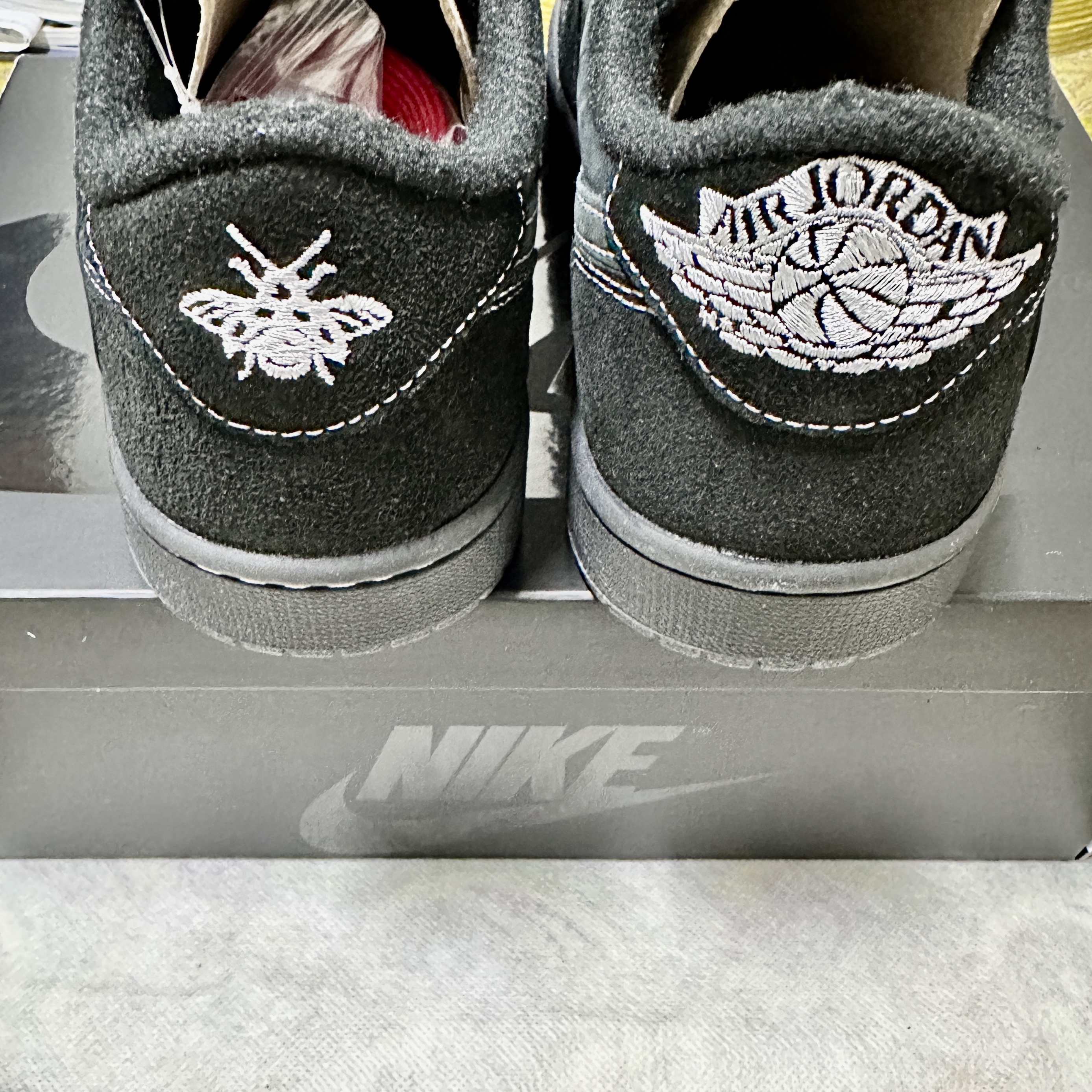 Jordan 1 x Travis Scott Retro Low OG SP Black Phantom 착용 스타일 - 3