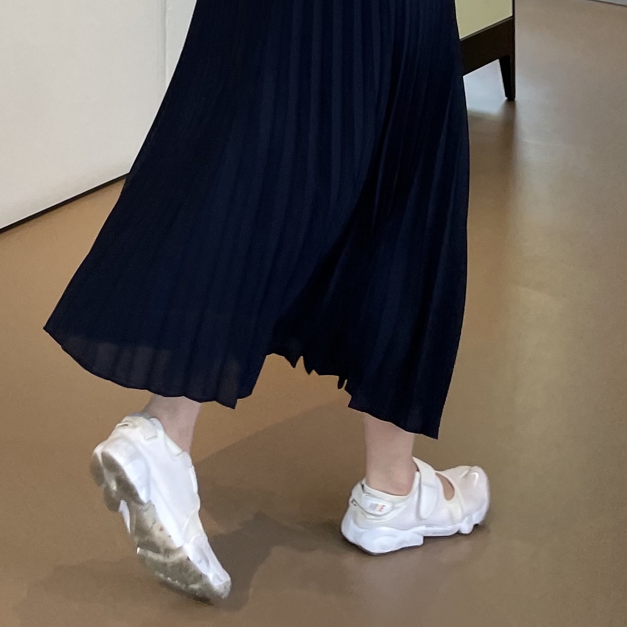 (W) Nike Air Rift Breathe White Pure Platinum 착용 스타일