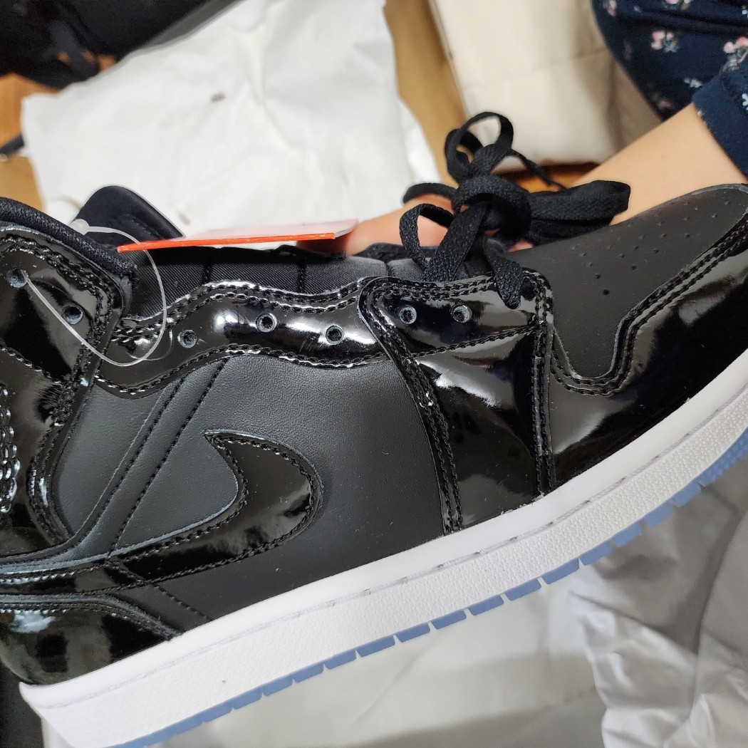 Jordan 1 Mid SE Black Dark Concord 착용 스타일 - 2