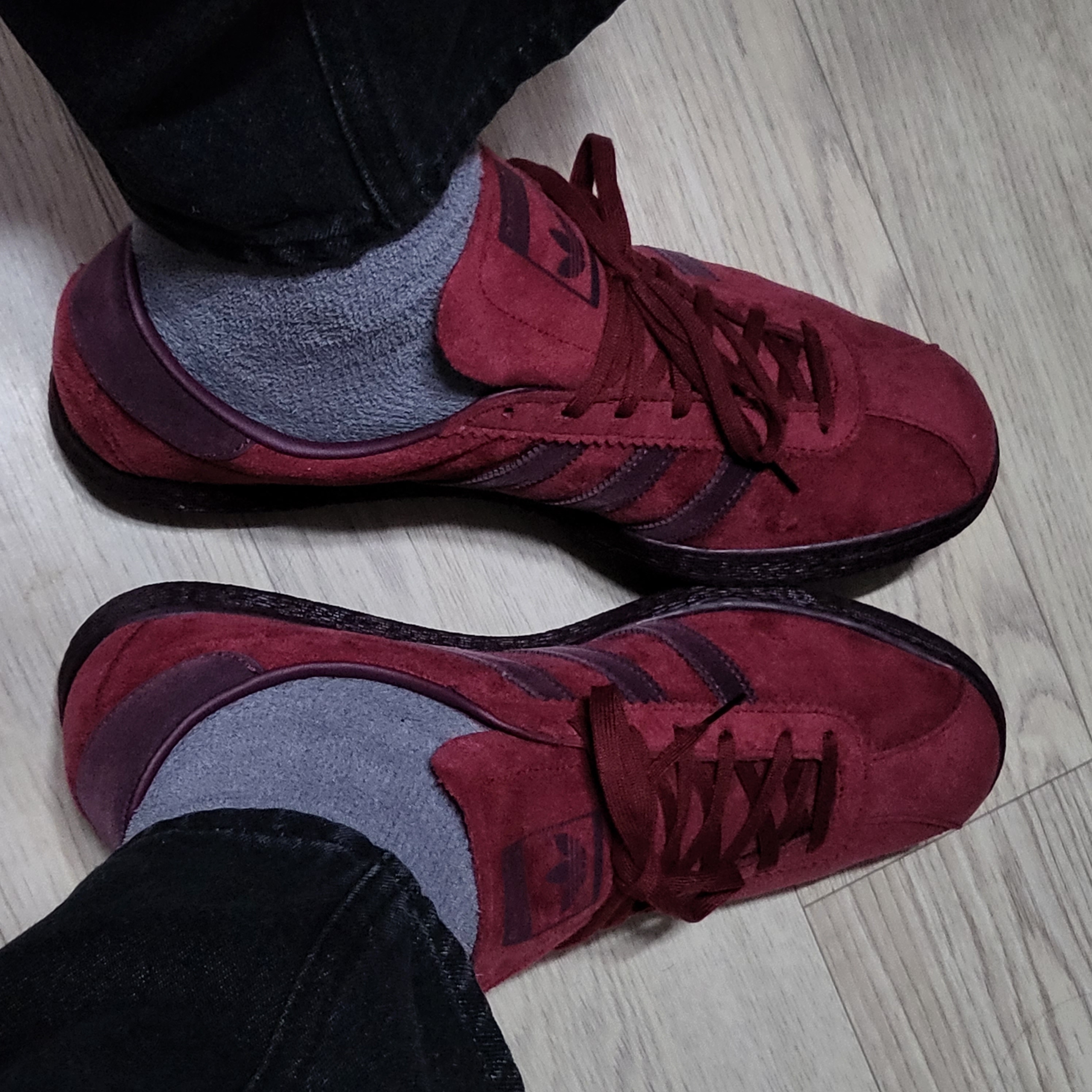 Adidas Tobacco Gruen Collegiate Burgundy 착용 스타일 - 3