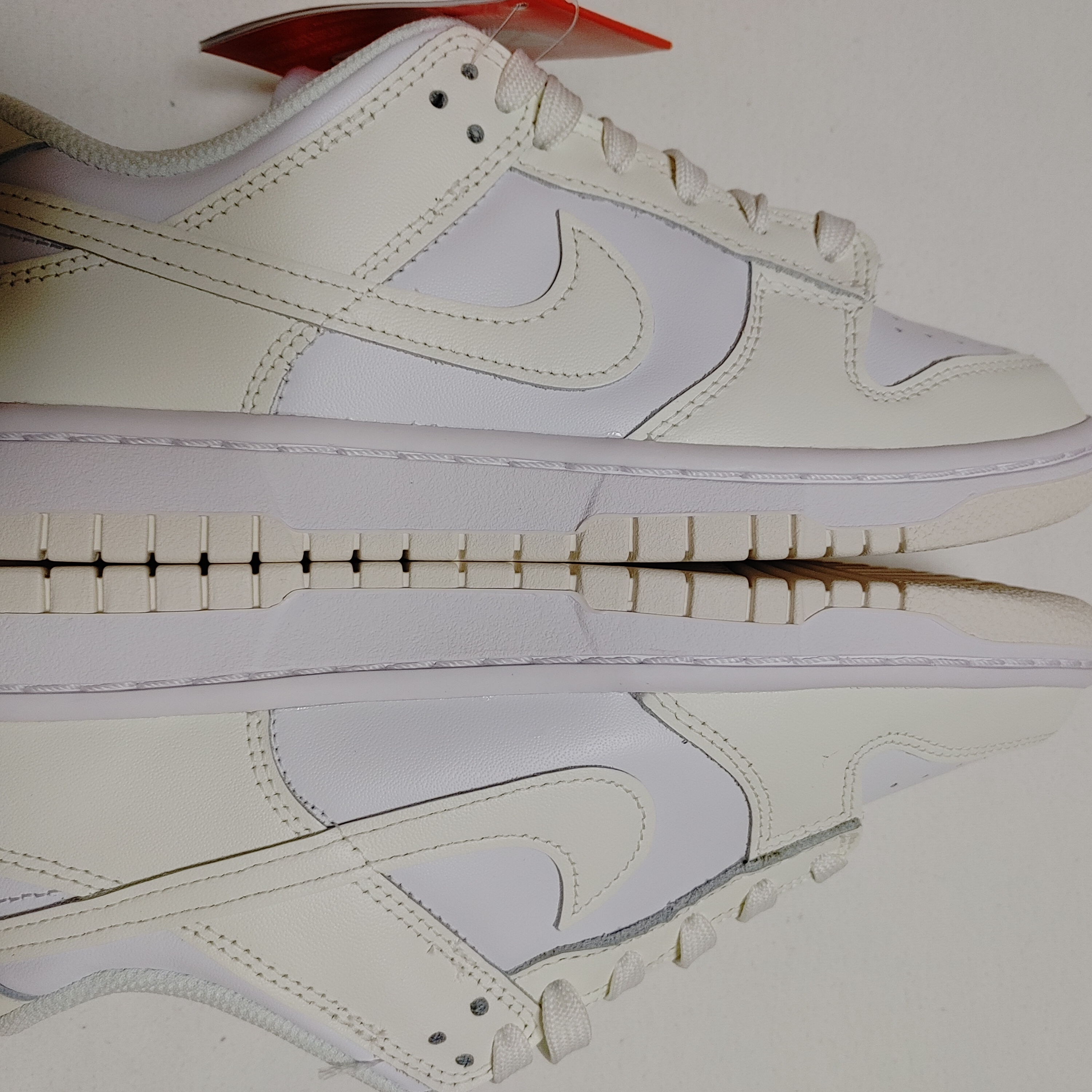 (W) Nike Dunk Low White and Sail 착용 스타일