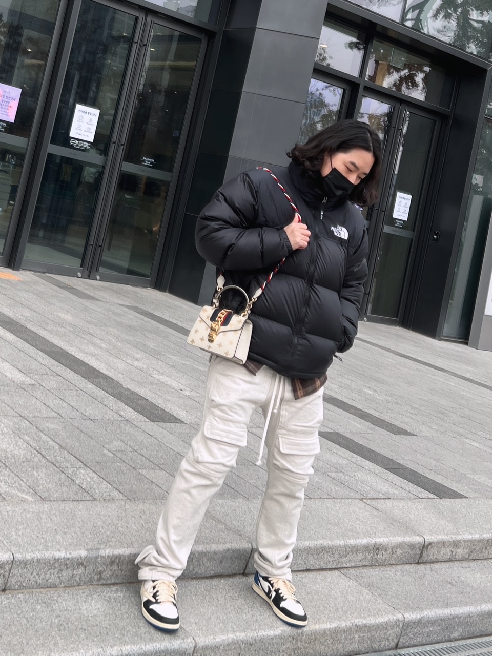 The North Face 1996 Eco Nuptse Jacket Black, Jordan 1 x Travis Scott x Fragment Retro Low OG SP Military Blue 착용 스타일 - 3
