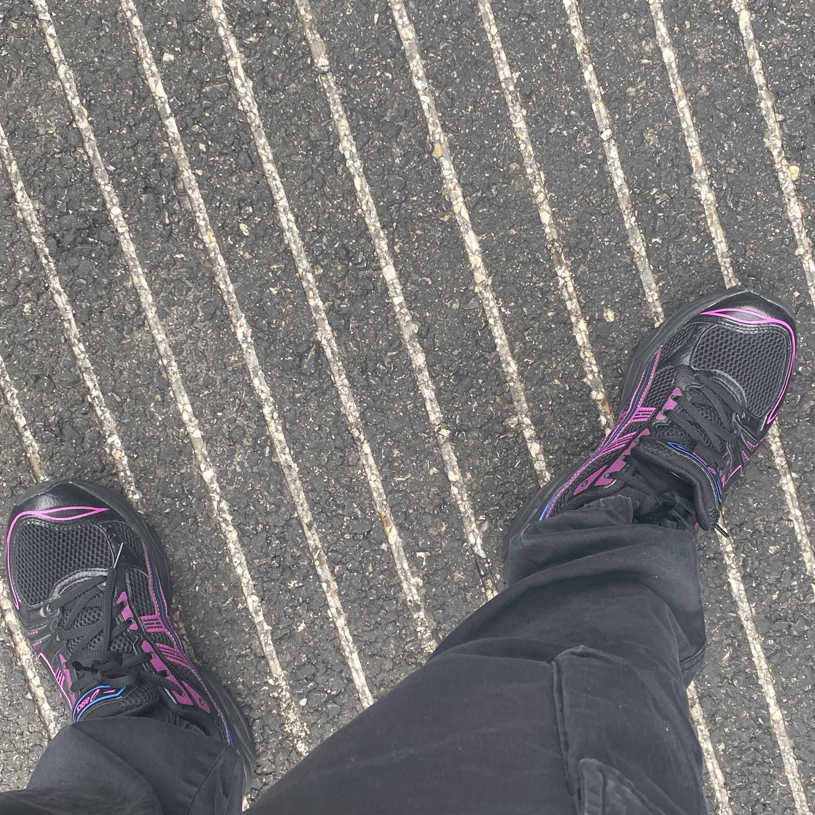 Asics Gel-Kayano 14 Black Lake Drive 착용 스타일