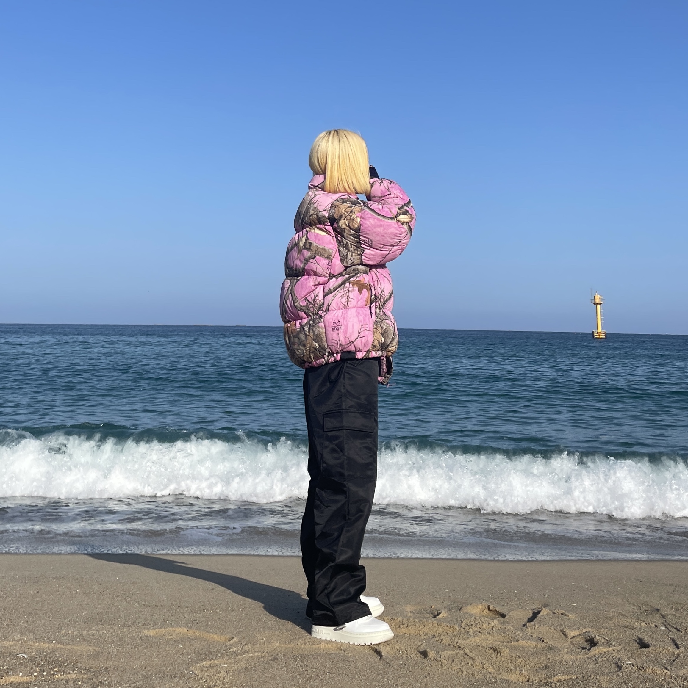 (W) Nike Air Force 1 High Utility 2.0 Summit White 착용 스타일 - 2