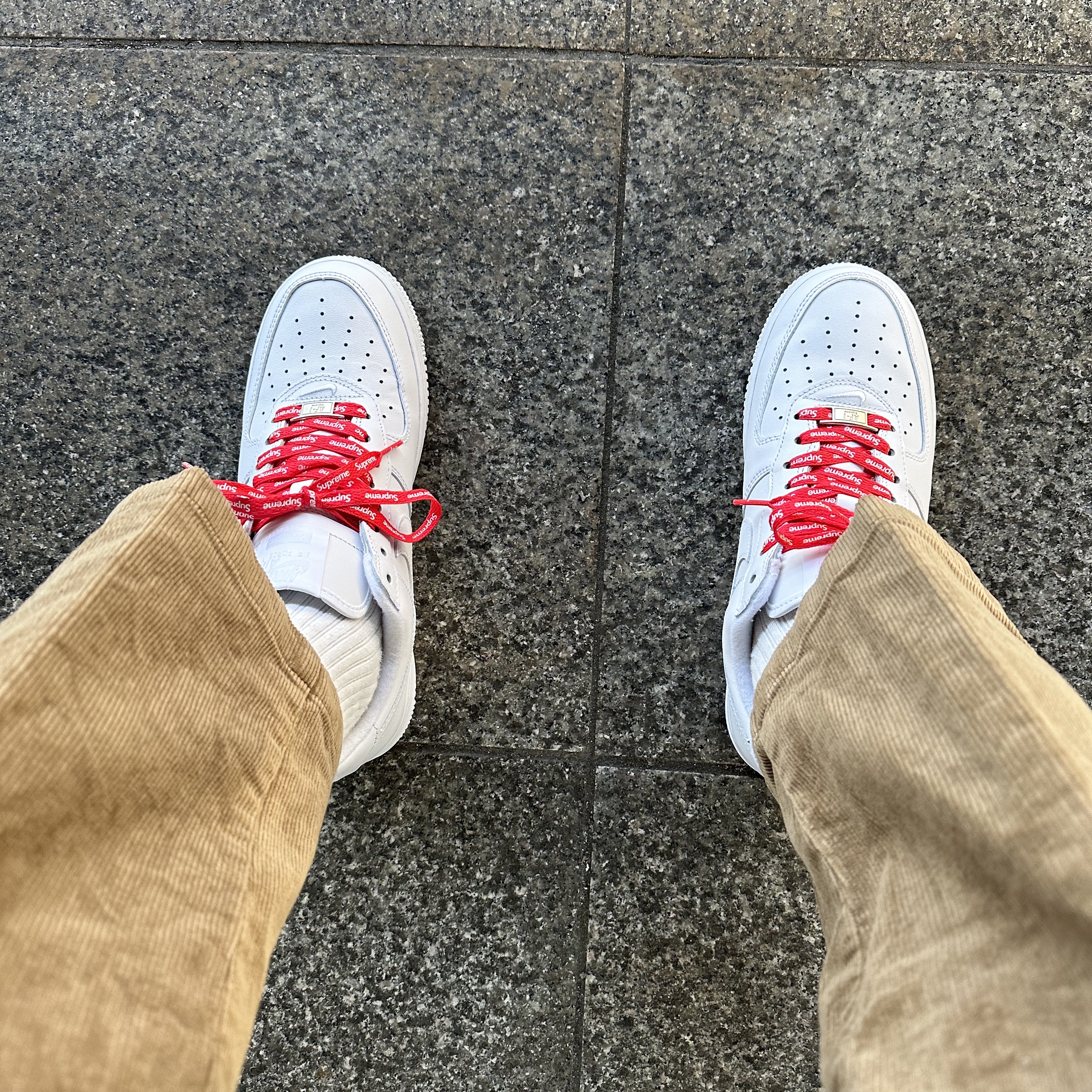 Nike x Supreme Air Force 1 Low White 착용 스타일