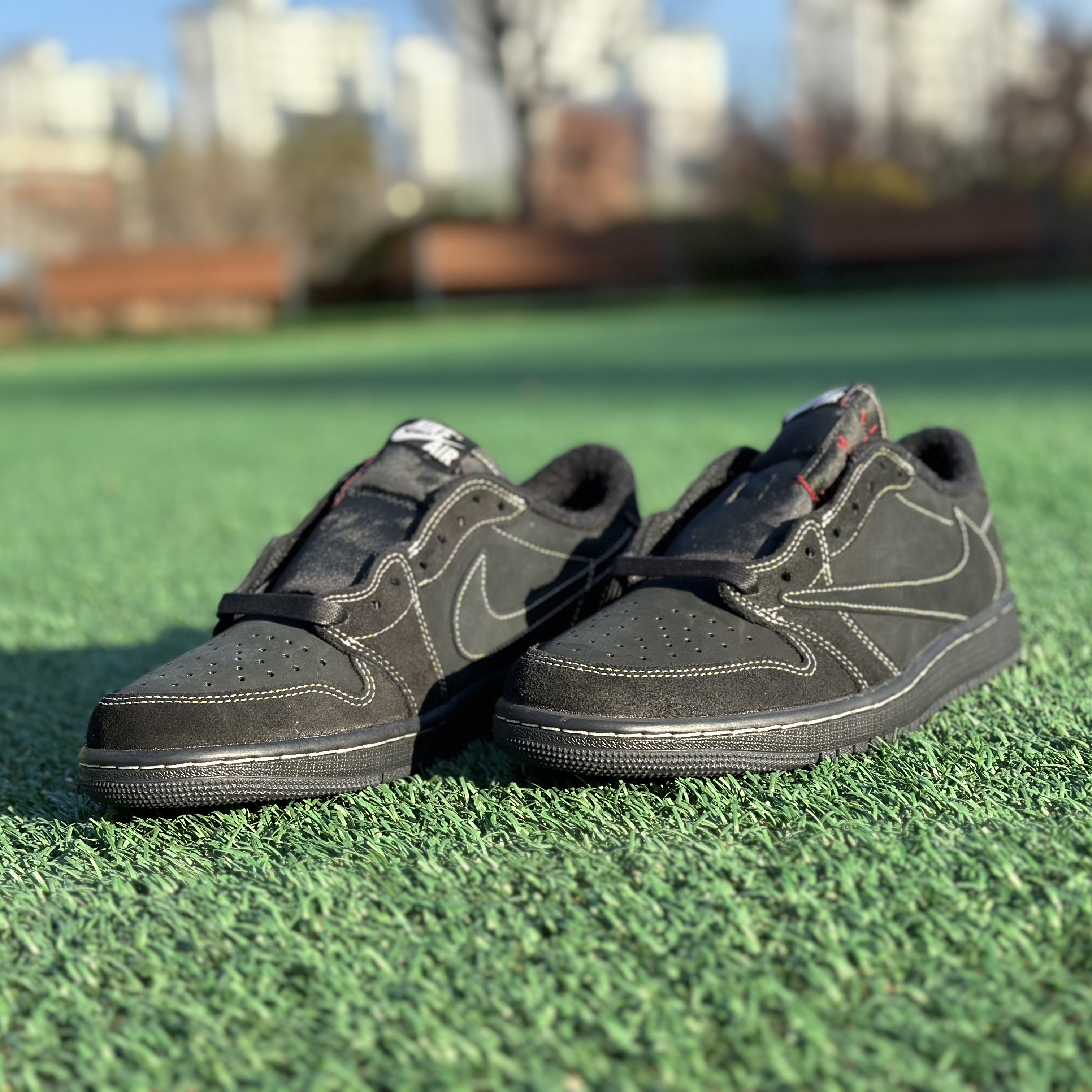 Jordan 1 x Travis Scott Retro Low OG SP Black Phantom 착용 스타일