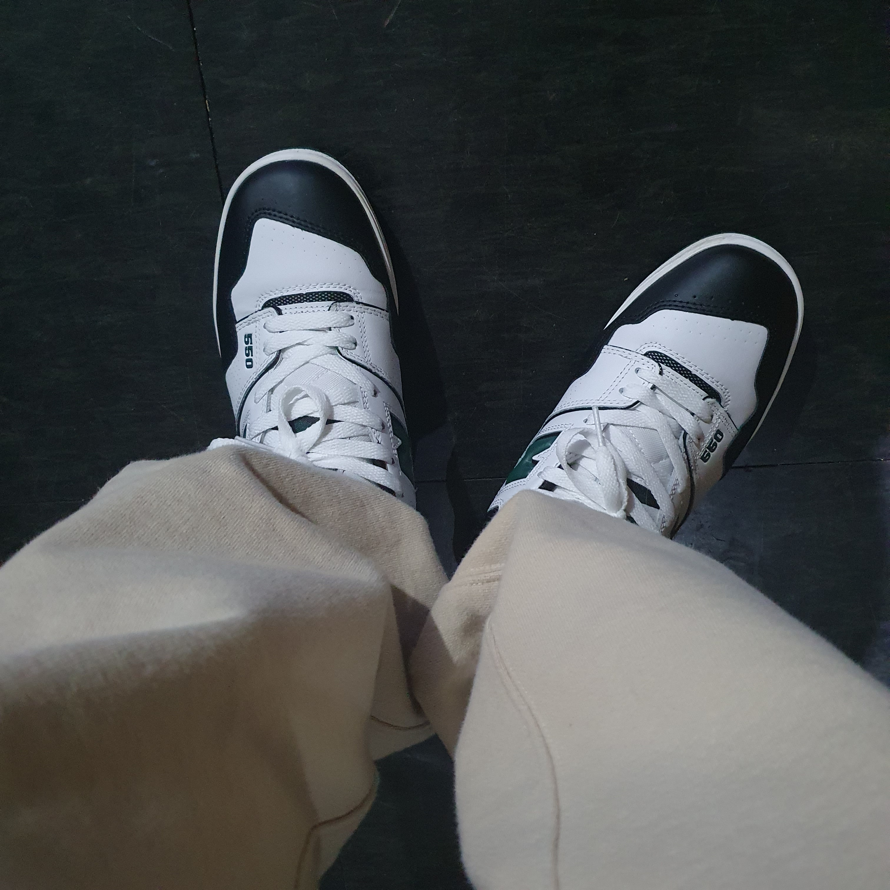 New Balance 550 White Green Black 착용 스타일