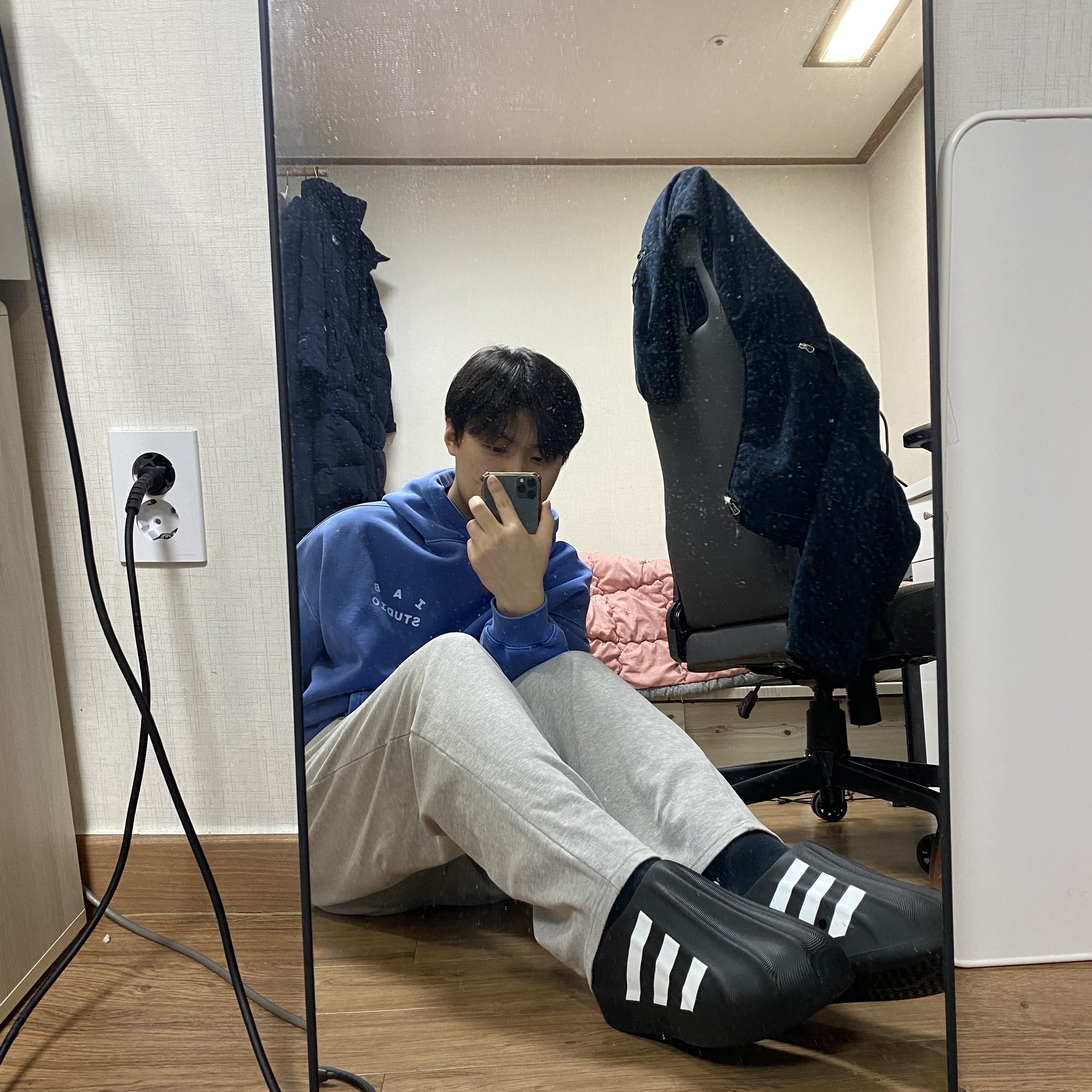 Adidas Adifom Superstar Core Black Cloud White, IAB Studio Pigment Hoodie Royal Blue - 22FW 착용 스타일 - 2