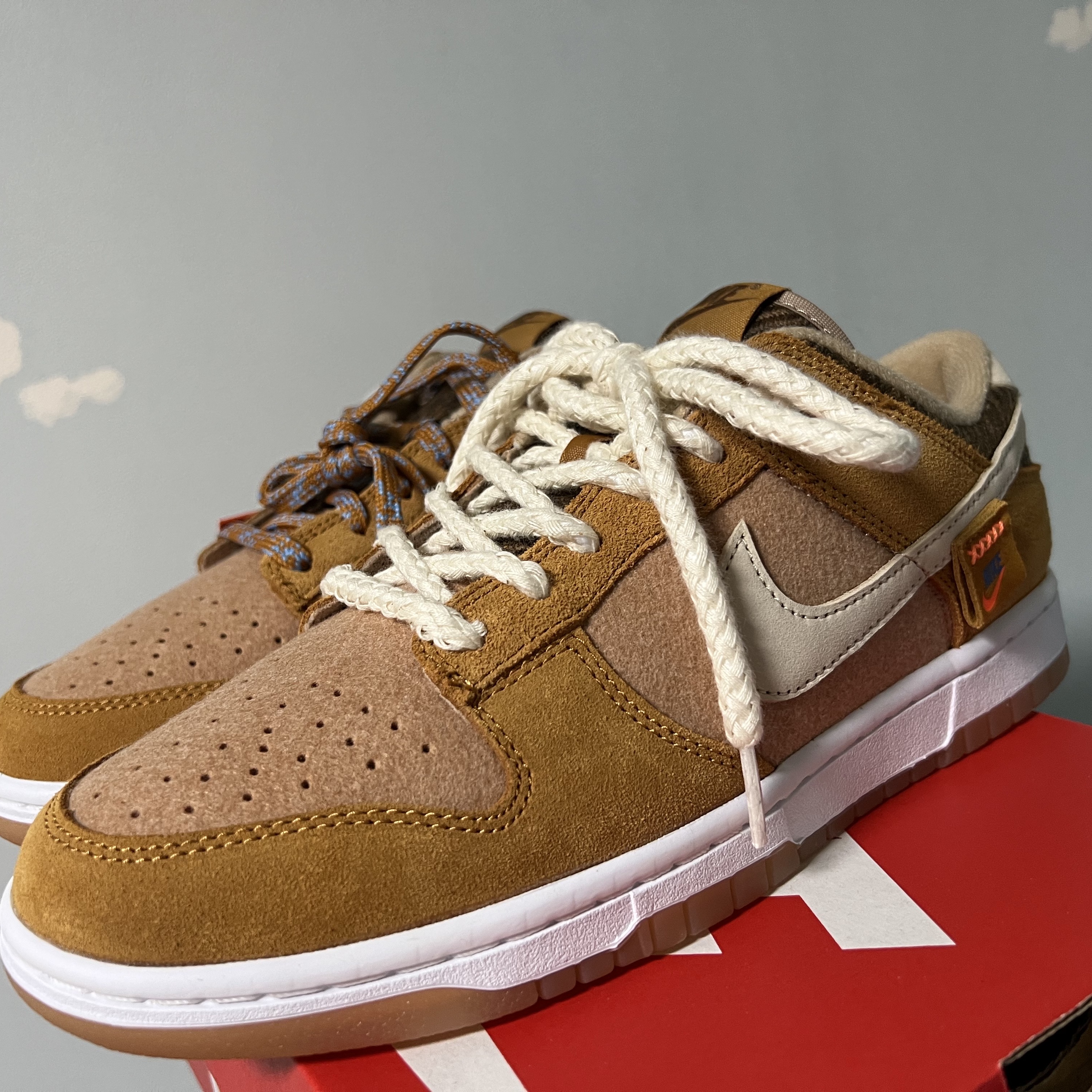 Nike Dunk Low SE Praline Desert Ochre 착용 스타일