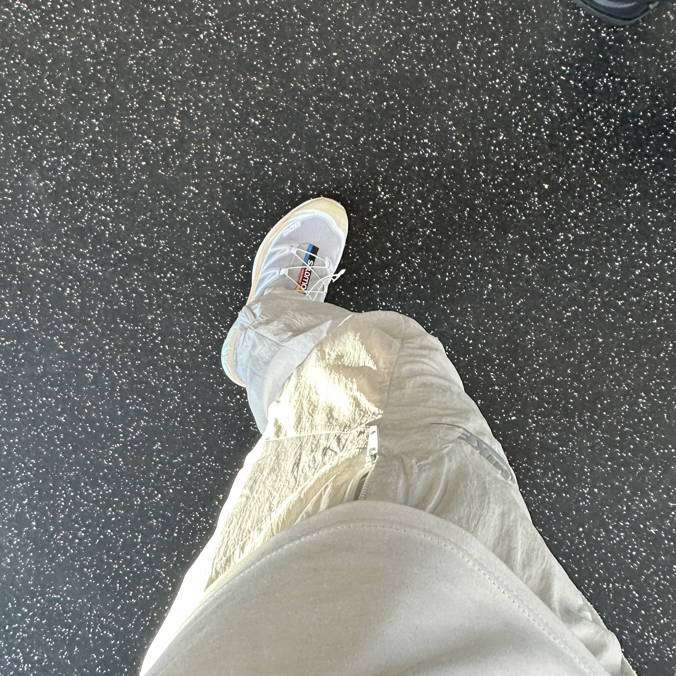 Salomon XT-6 Arctic Ice Bleached Sand 착용 스타일