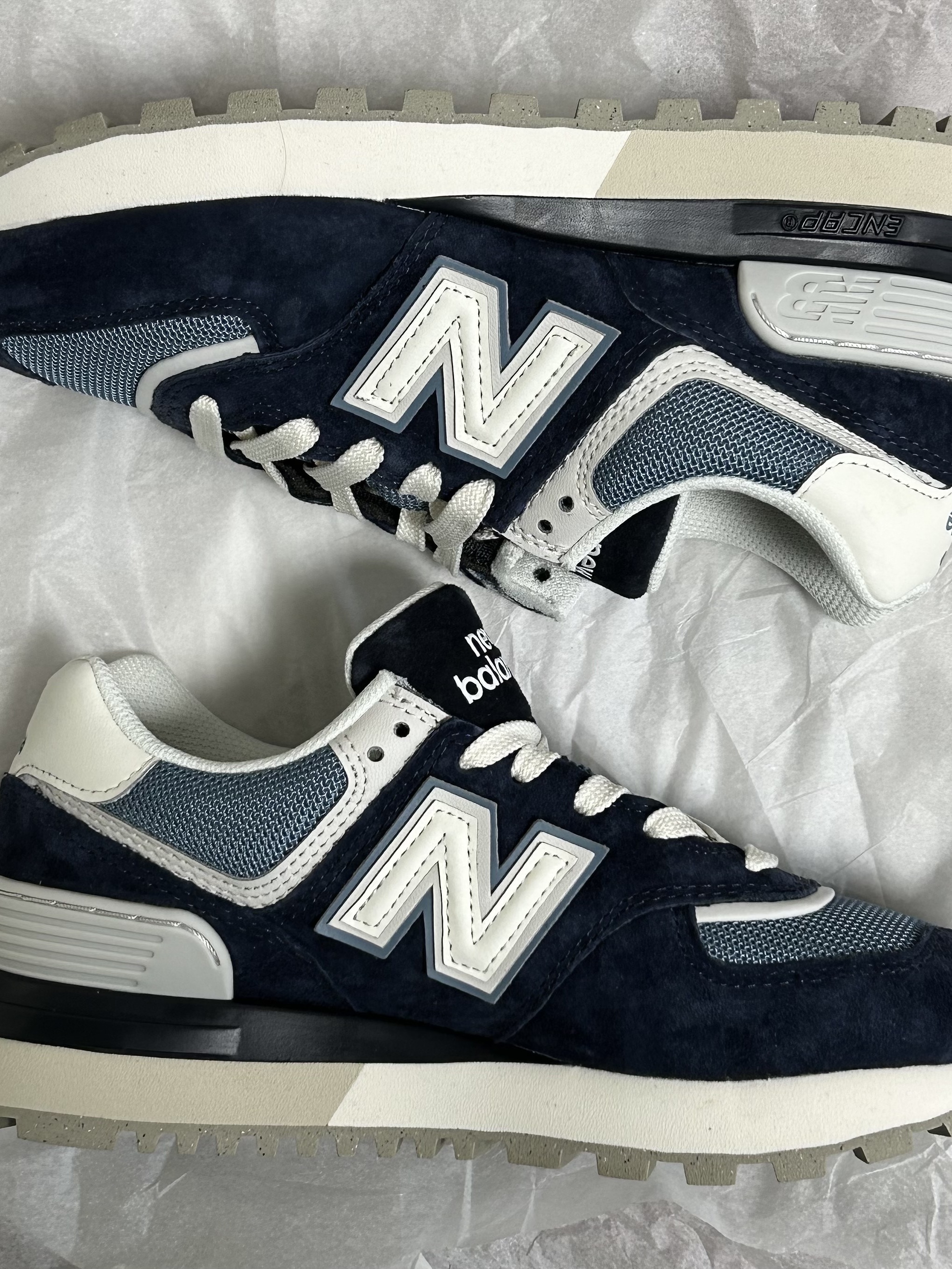 New Balance 574 Legacy Navy Sea Salt 착용 스타일 - 1