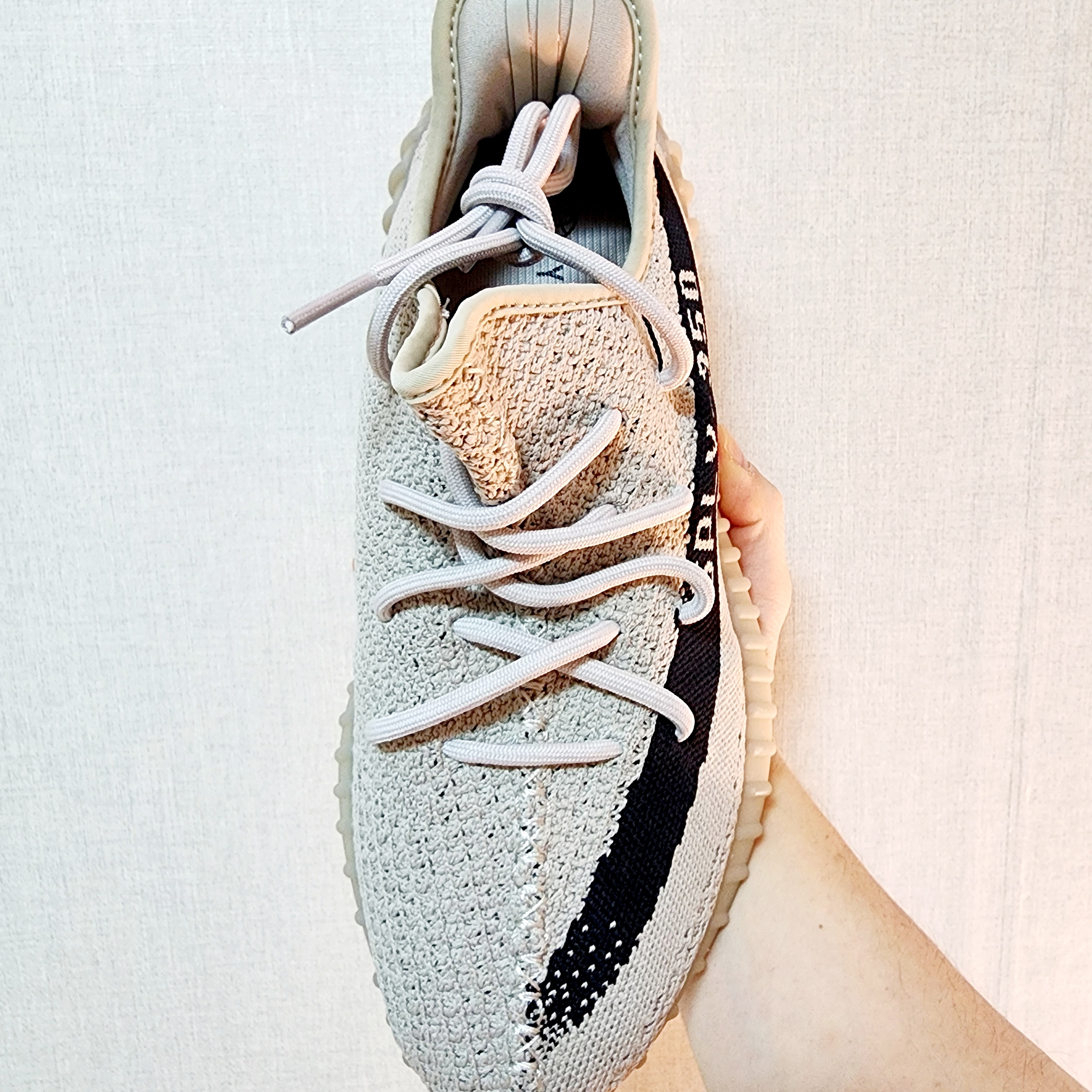 Adidas Yeezy Boost 350 V2 Slate Core Black 2022/2023 착용 스타일 - 2