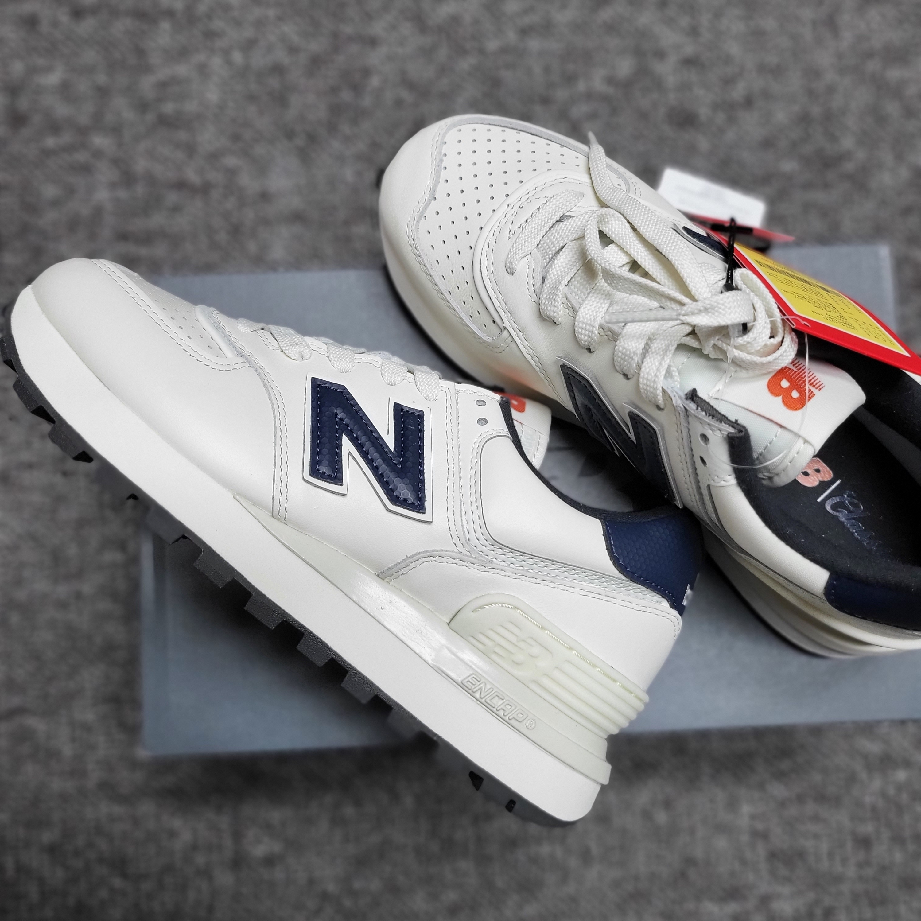 New Balance 574 Legacy Angora Outerspace 착용 스타일 - 2