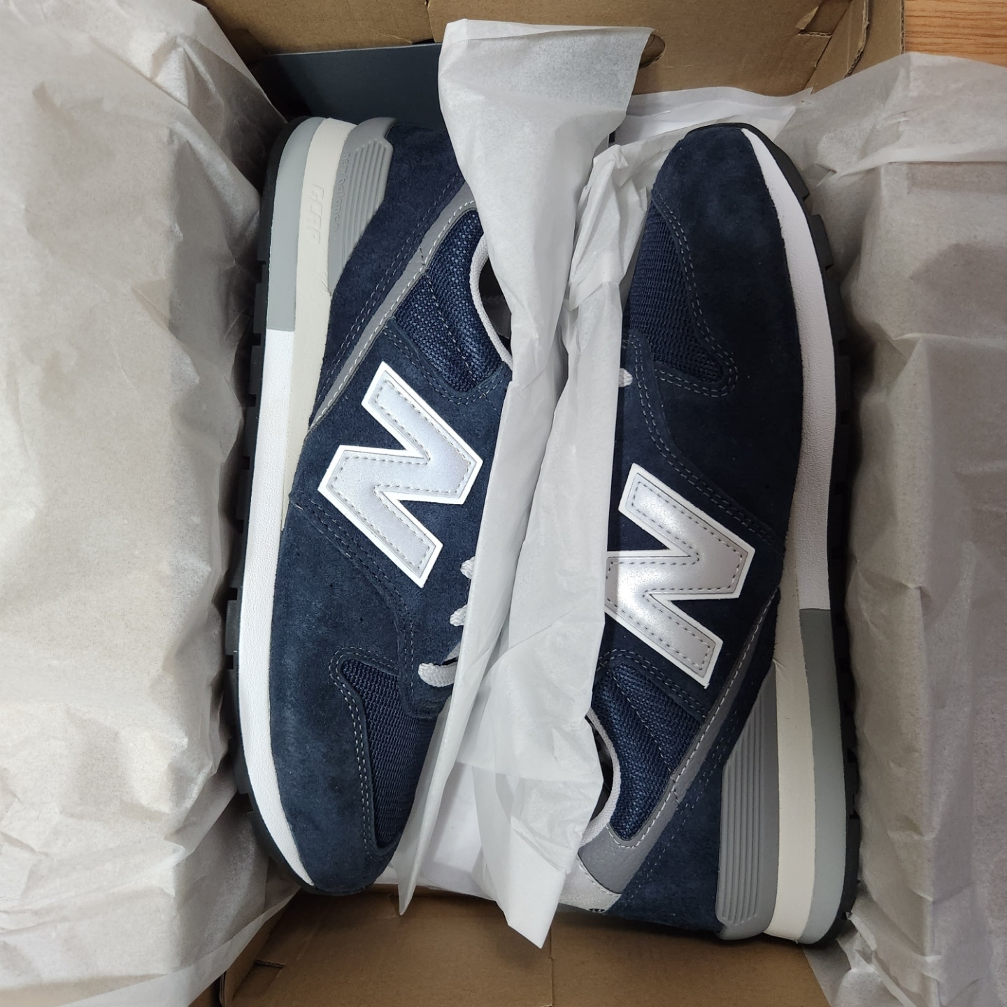 New Balance 996 Navy Silver 착용 스타일