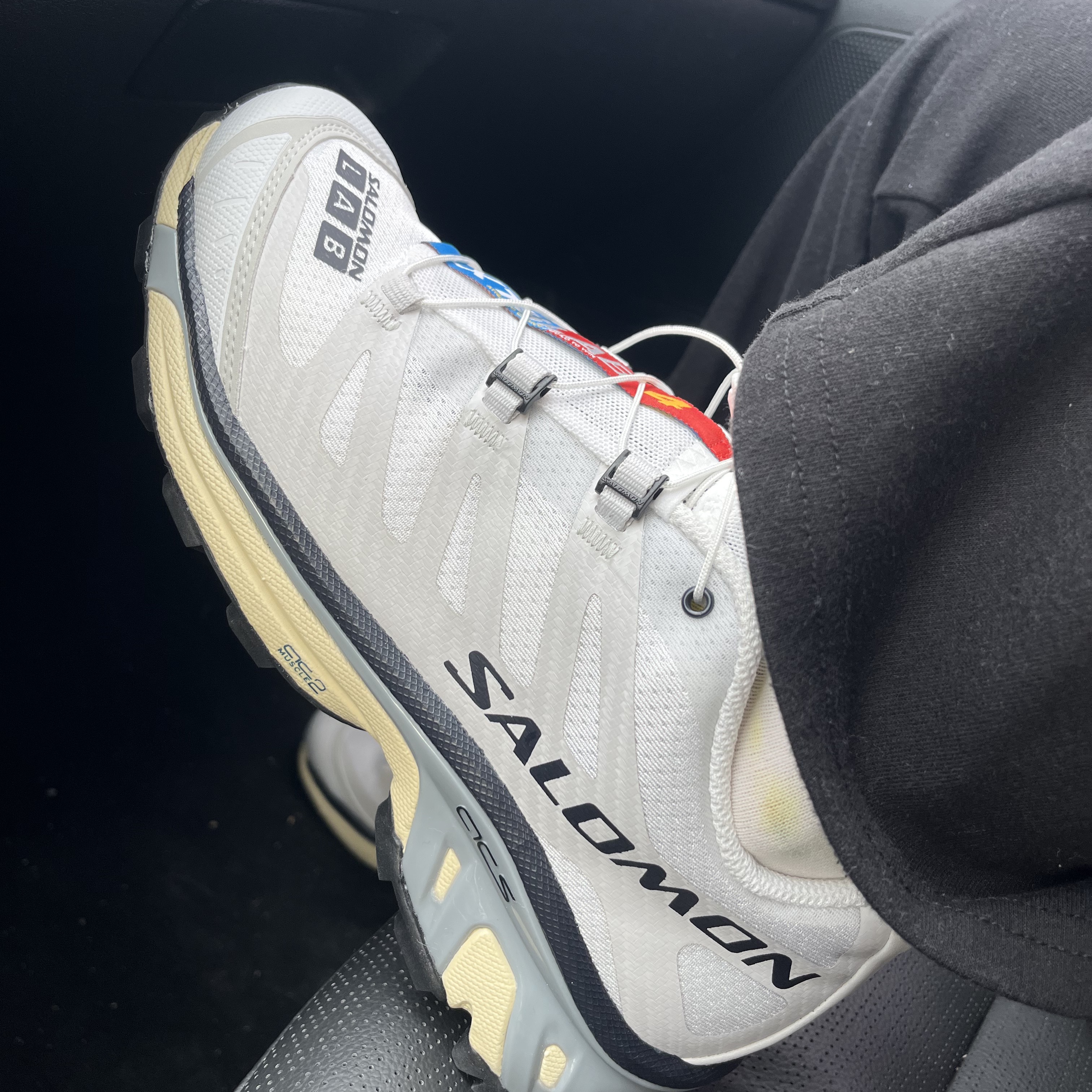Salomon XT-4 White Lunar Rock 착용 스타일