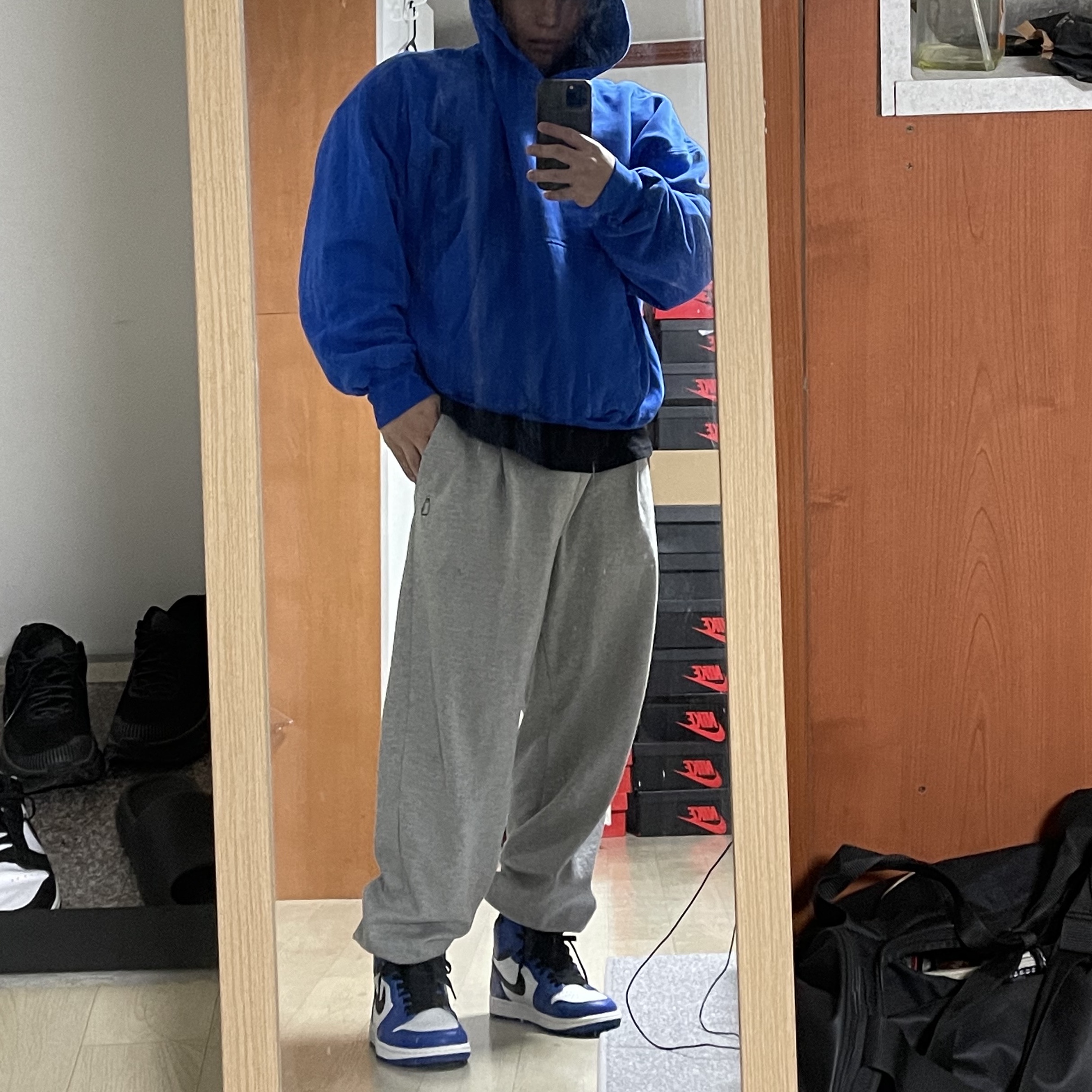 Jordan 1 Retro High Game Royal, Yeezy Gap Hoodie Blue 착용 스타일