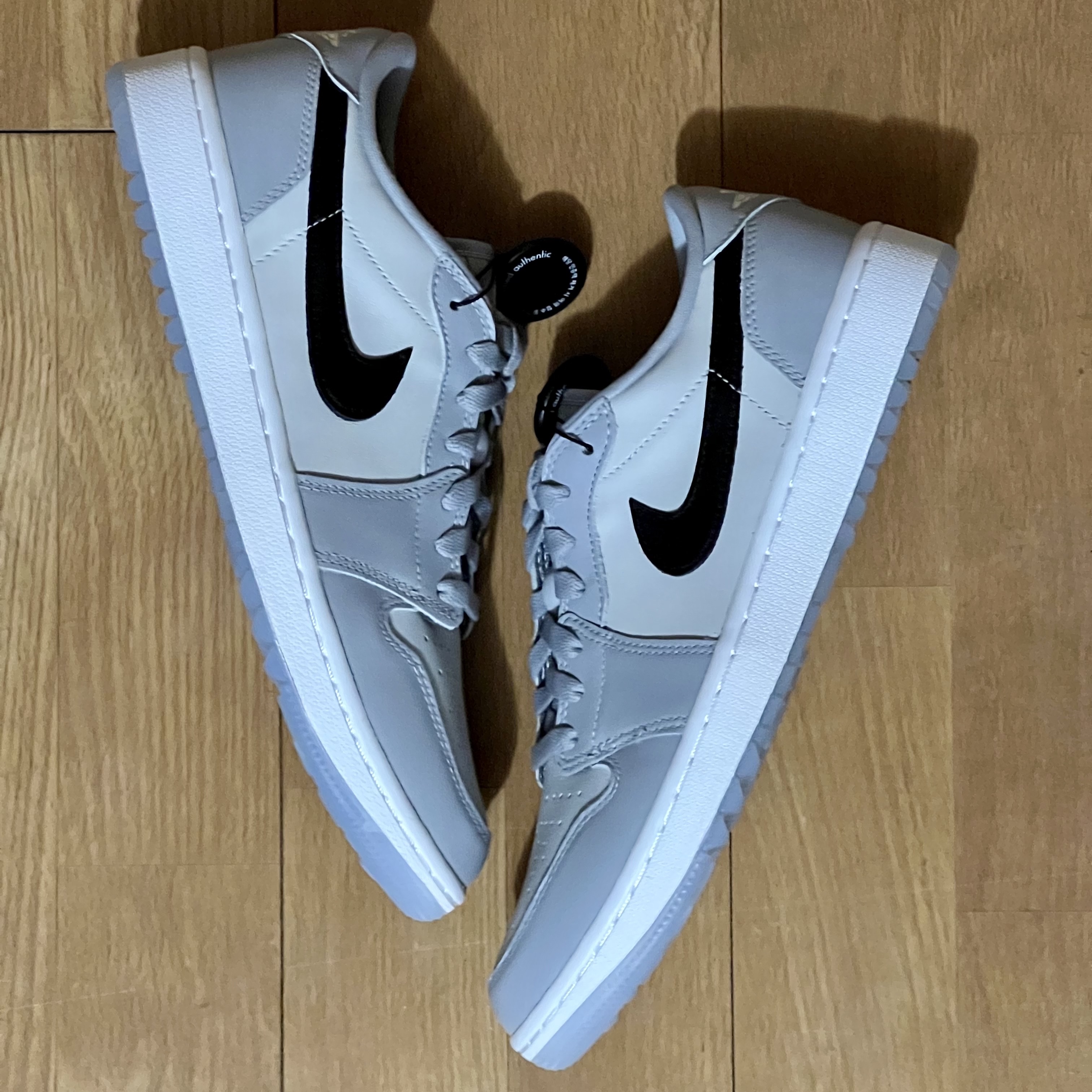 Jordan 1 Low Golf Wolf Grey 착용 스타일 - 1