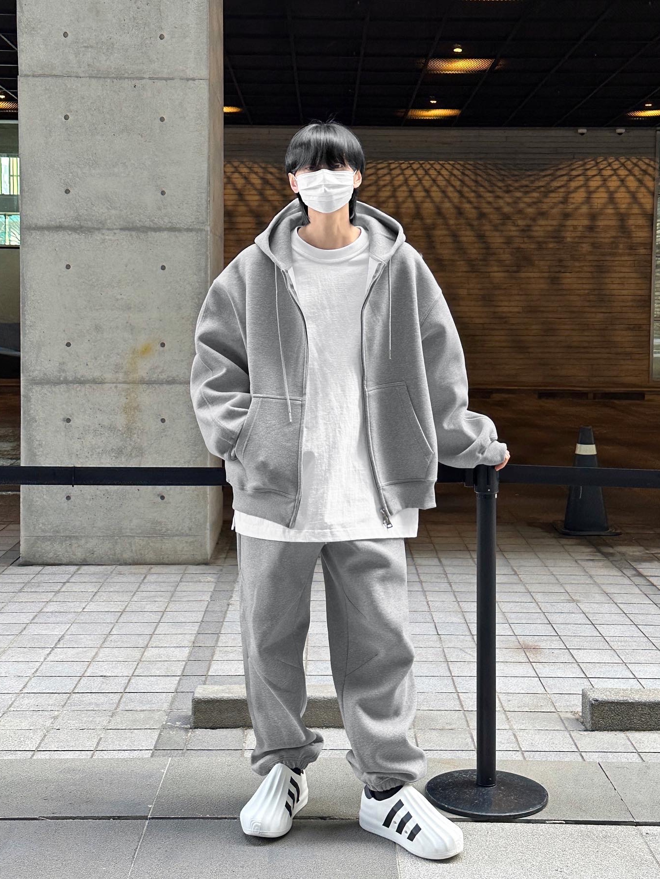 Adidas Adifom Superstar Core White 착용 스타일 - 1