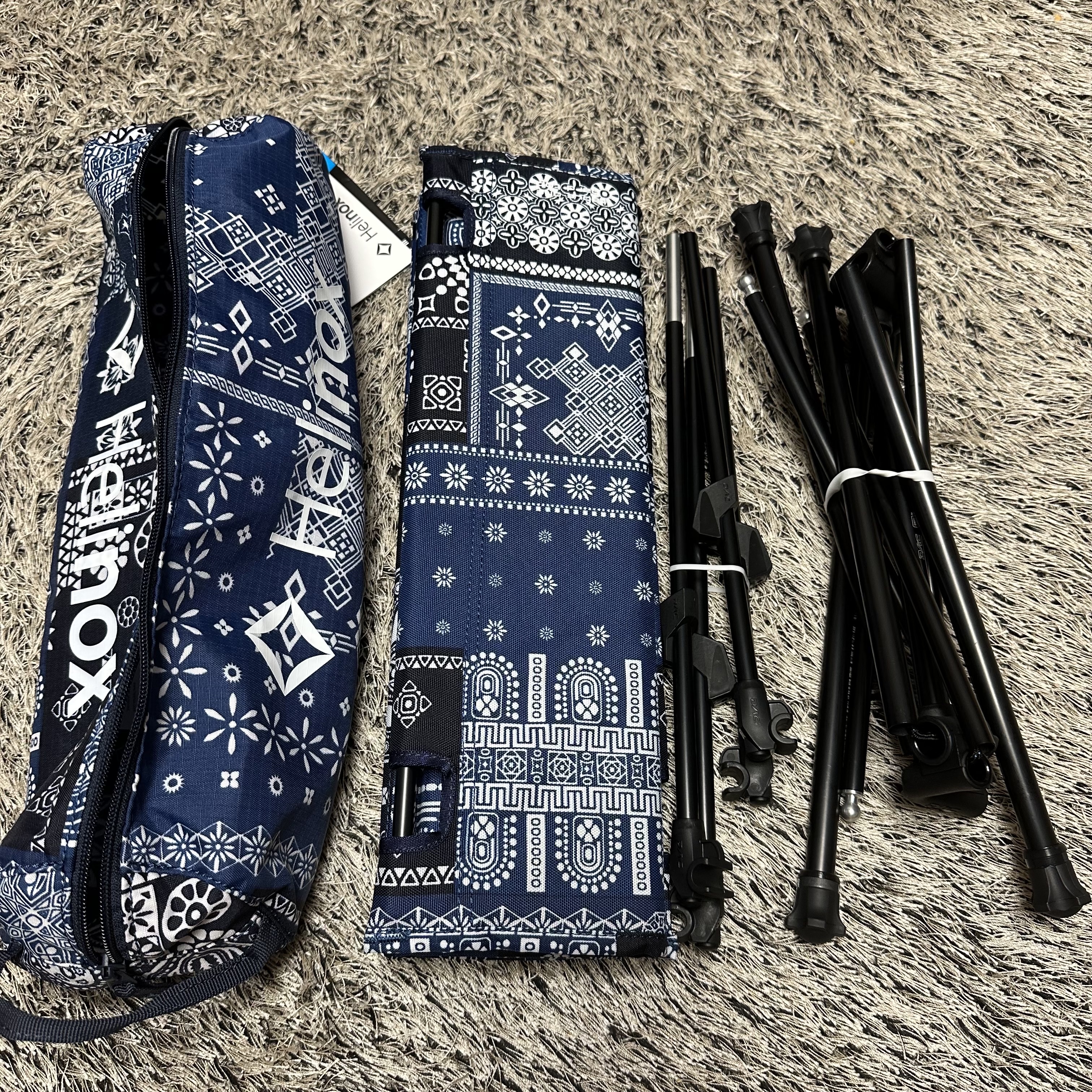 Helinox Table One Hard Top L Blue Bandanna Quilt 착용 스타일