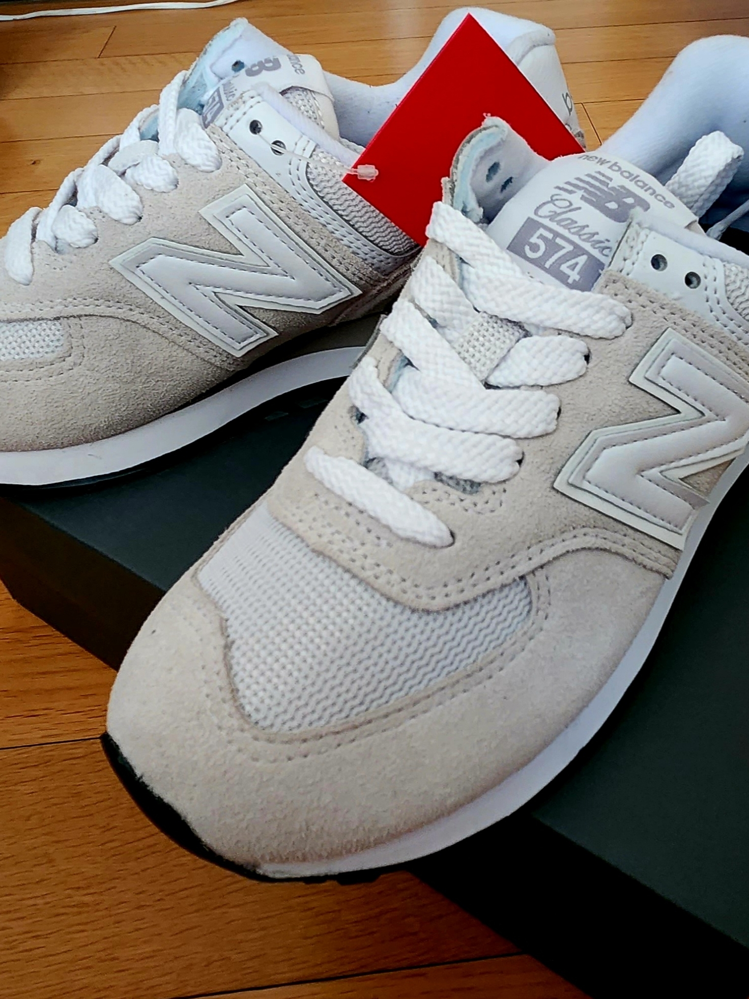 (W) New Balance 574 Ivory - B Standard 착용 스타일