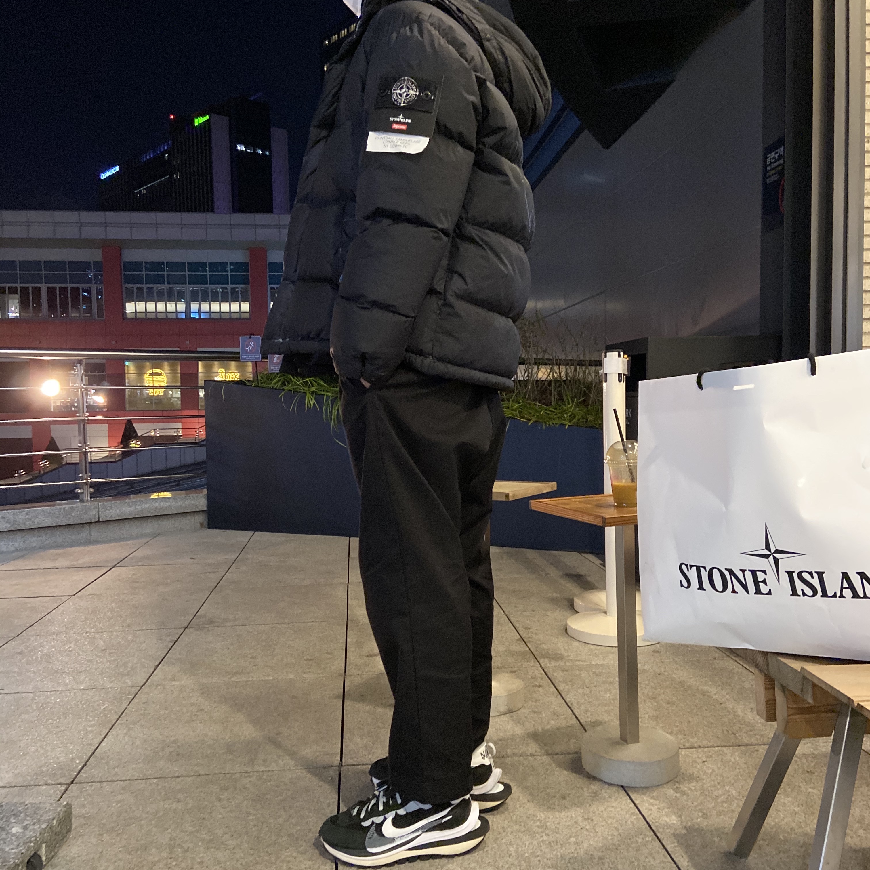 Supreme x Stone Island Painted Camo Crinkle Down Jacket Black - 20FW 착용 스타일 - 2