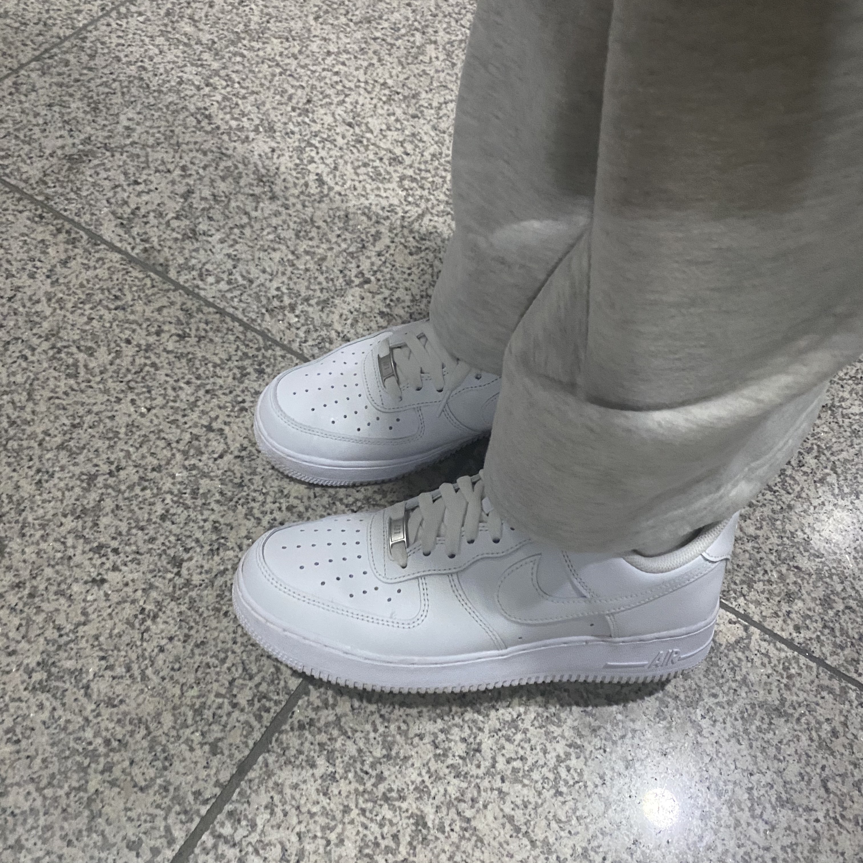 Nike Air Force 1 '07 Low White 착용 스타일