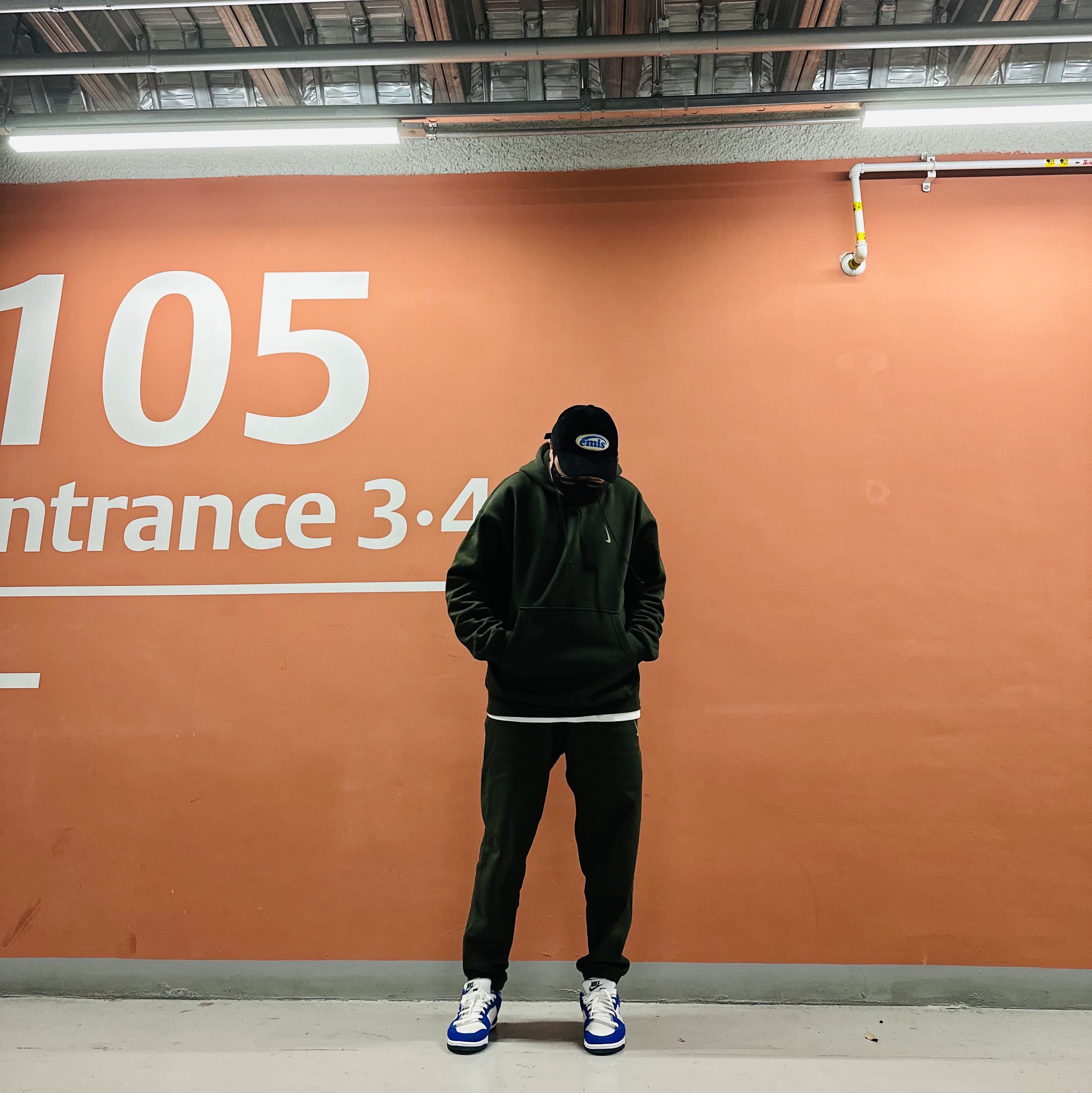 Nike x Billie Eilish NRG Fleece Hoodie Sequoia - US/EU, Nike x Billie Eilish NRG Fleece Pants Sequoia - Asia 착용 스타일 - 1