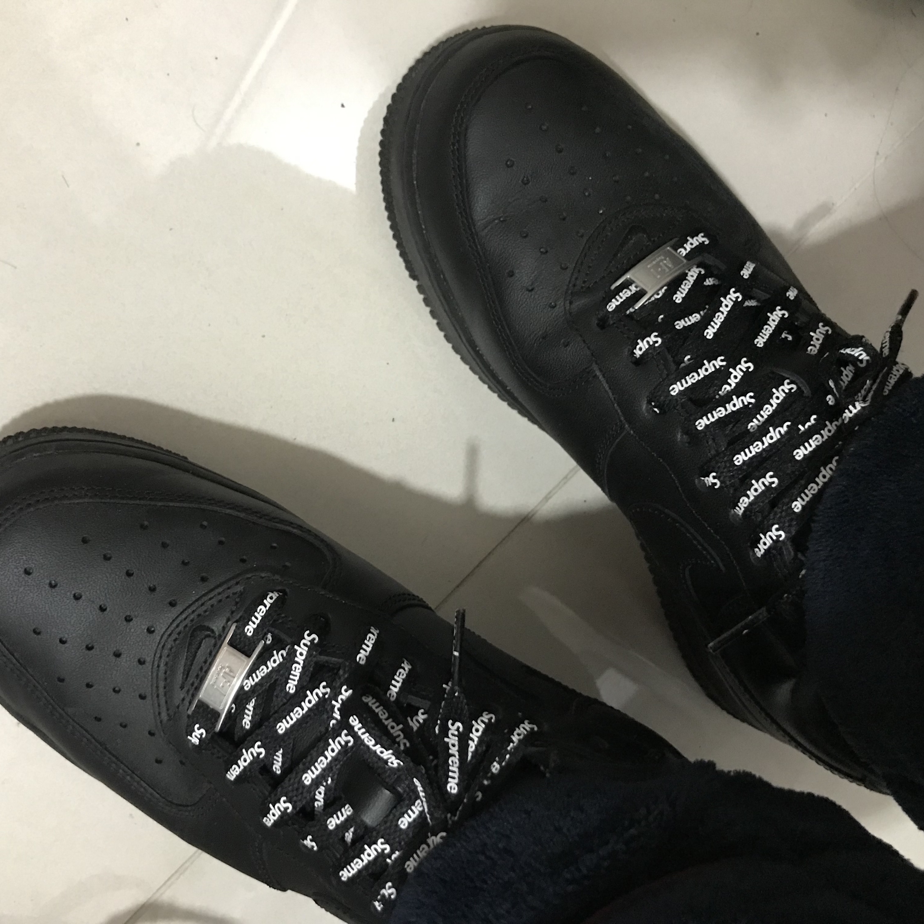 Nike x Supreme Air Force 1 Low Black 착용 스타일