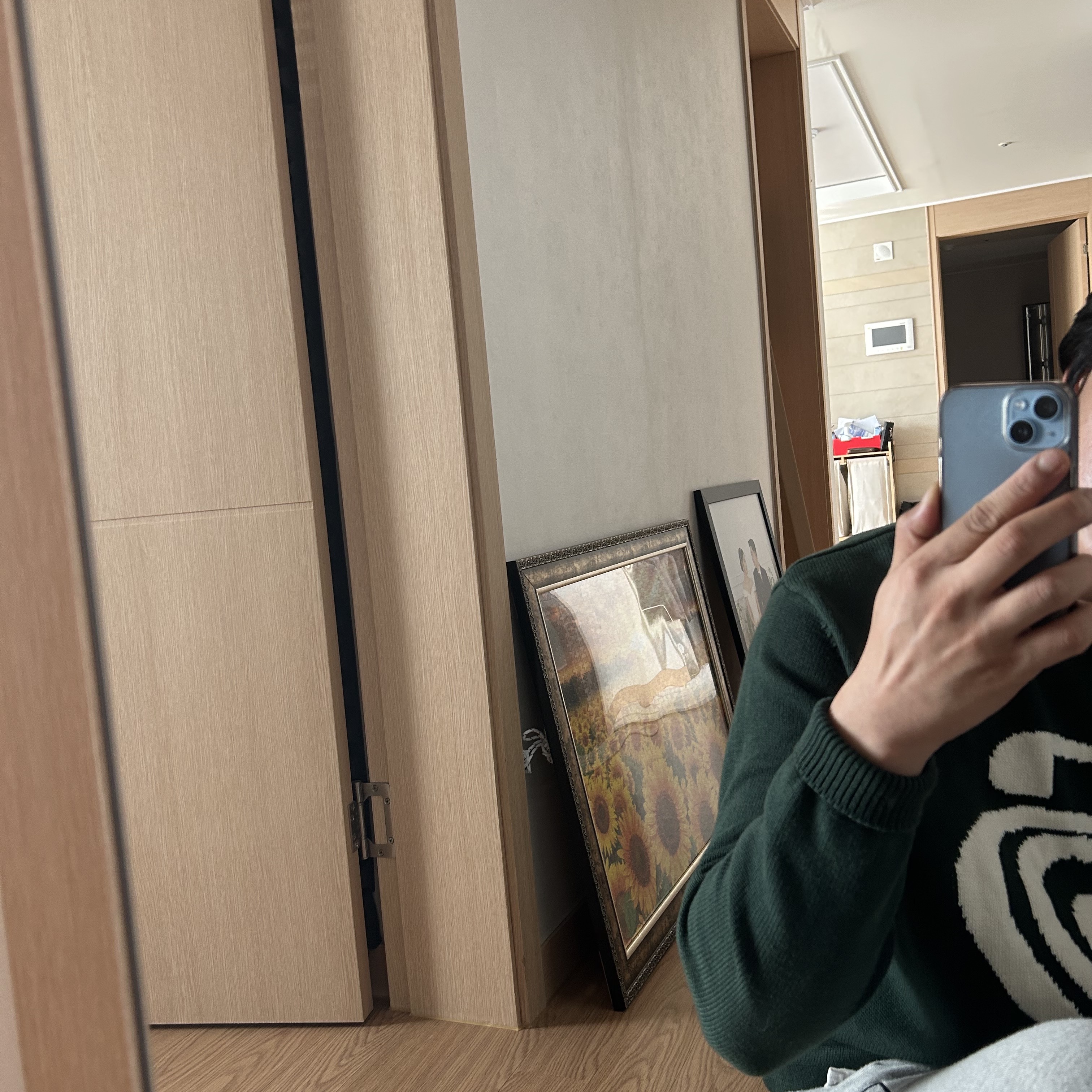 Stussy Curly S Sweater Green, Nike x Stussy NRG RA Fleece Pants Dark Grey Heather (DJ9490-063) 착용 스타일