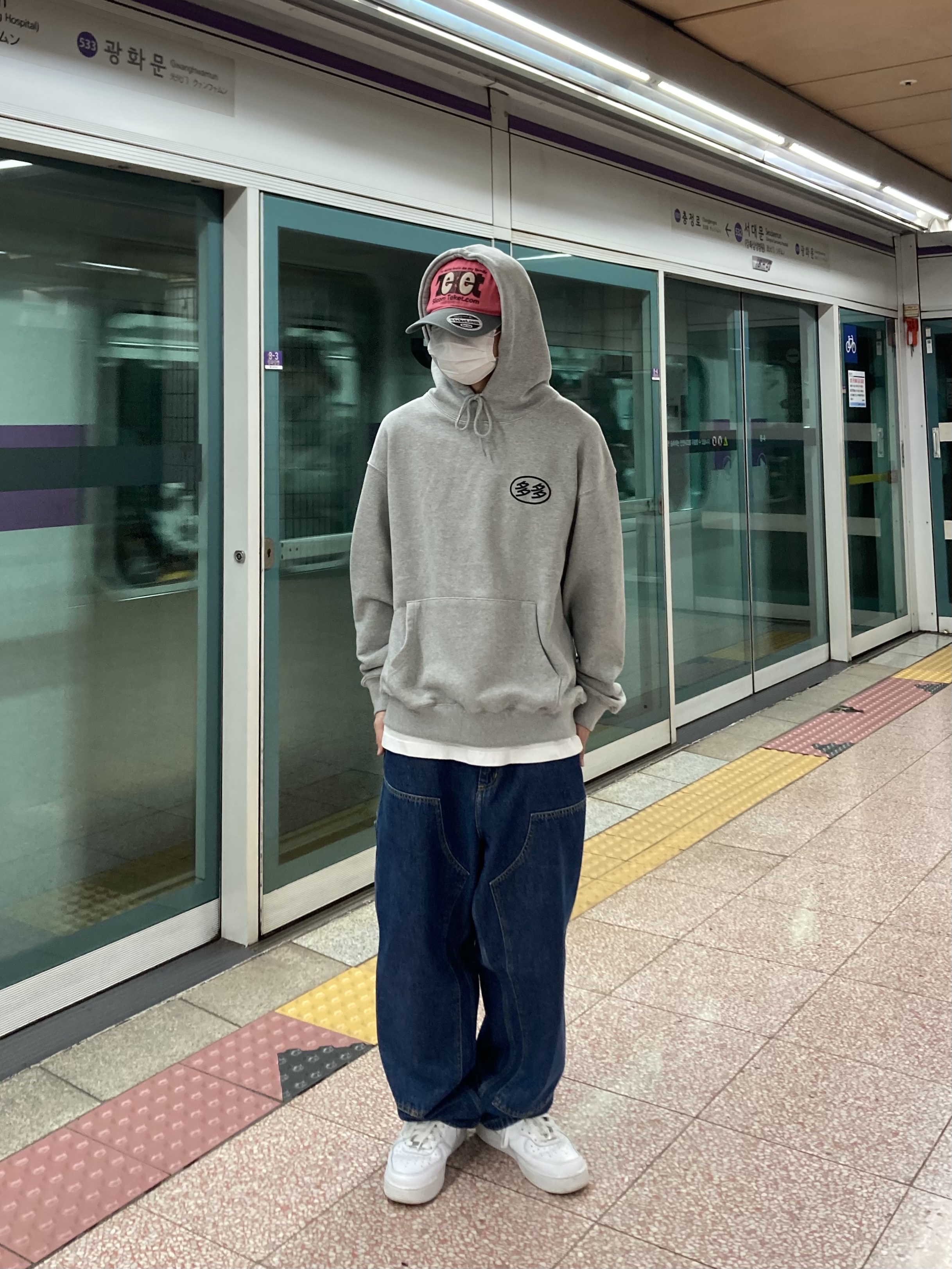Dada Logo Hoodie Grey, Nike Air Force 1 Mid '07 White 착용 스타일 - 1