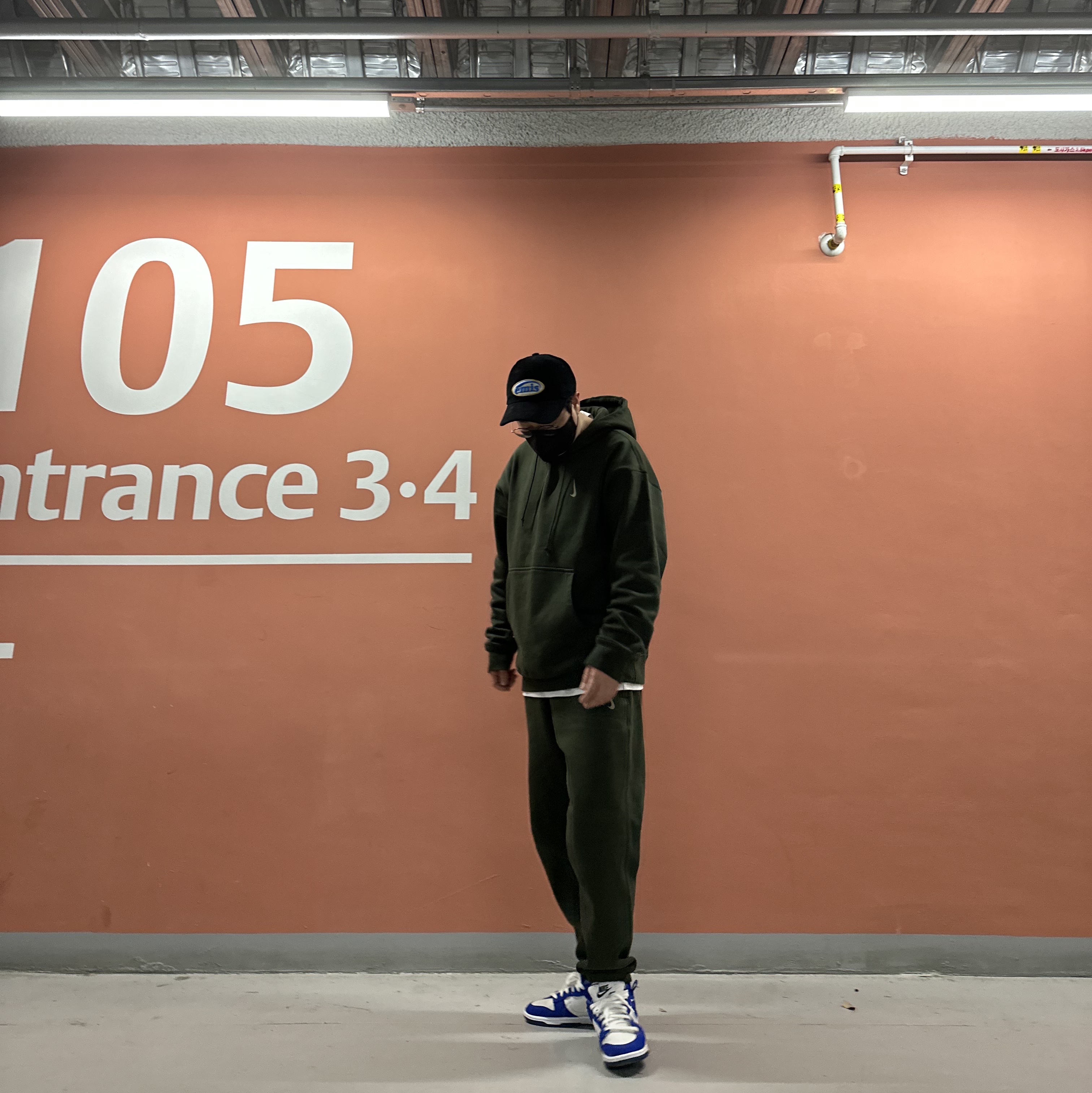 Nike x Billie Eilish NRG Fleece Hoodie Sequoia - US/EU, Nike x Billie Eilish NRG Fleece Pants Sequoia - Asia 착용 스타일 - 3