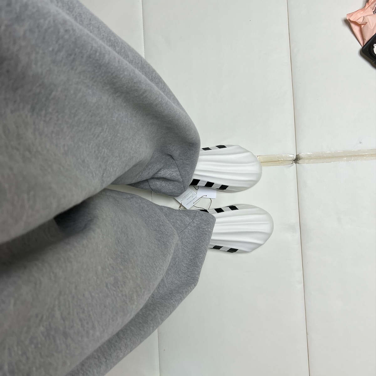 Adidas Adifom Superstar Core White 착용 스타일