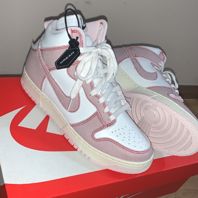 Nike Dunk High 1985 Barely Rose 착용 스타일 - 1