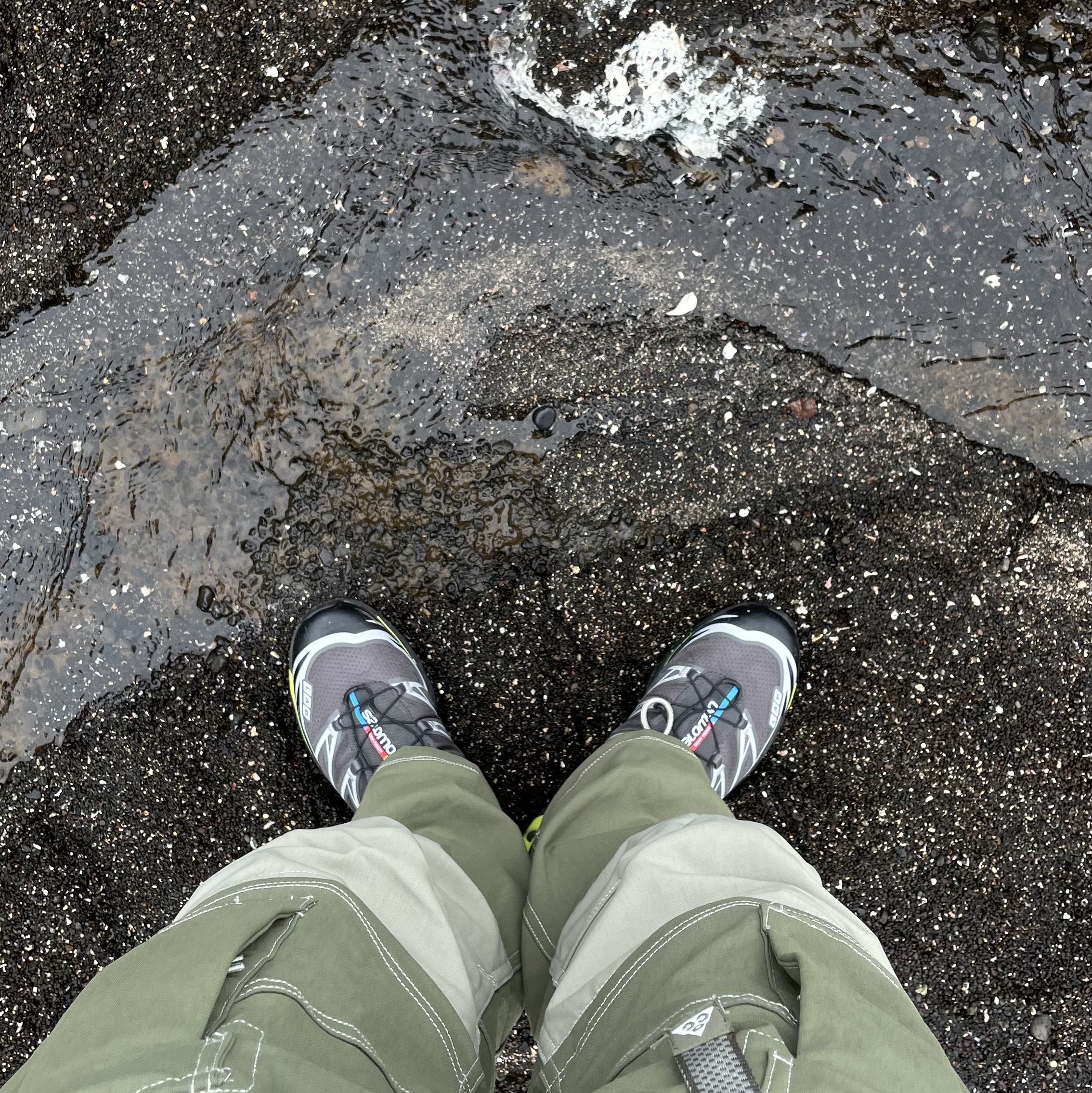 Salomon XT-6 Black Evening Primrose, Nike ACG Smith Summit Cargo Pants Medium Olive - Asia 착용 스타일