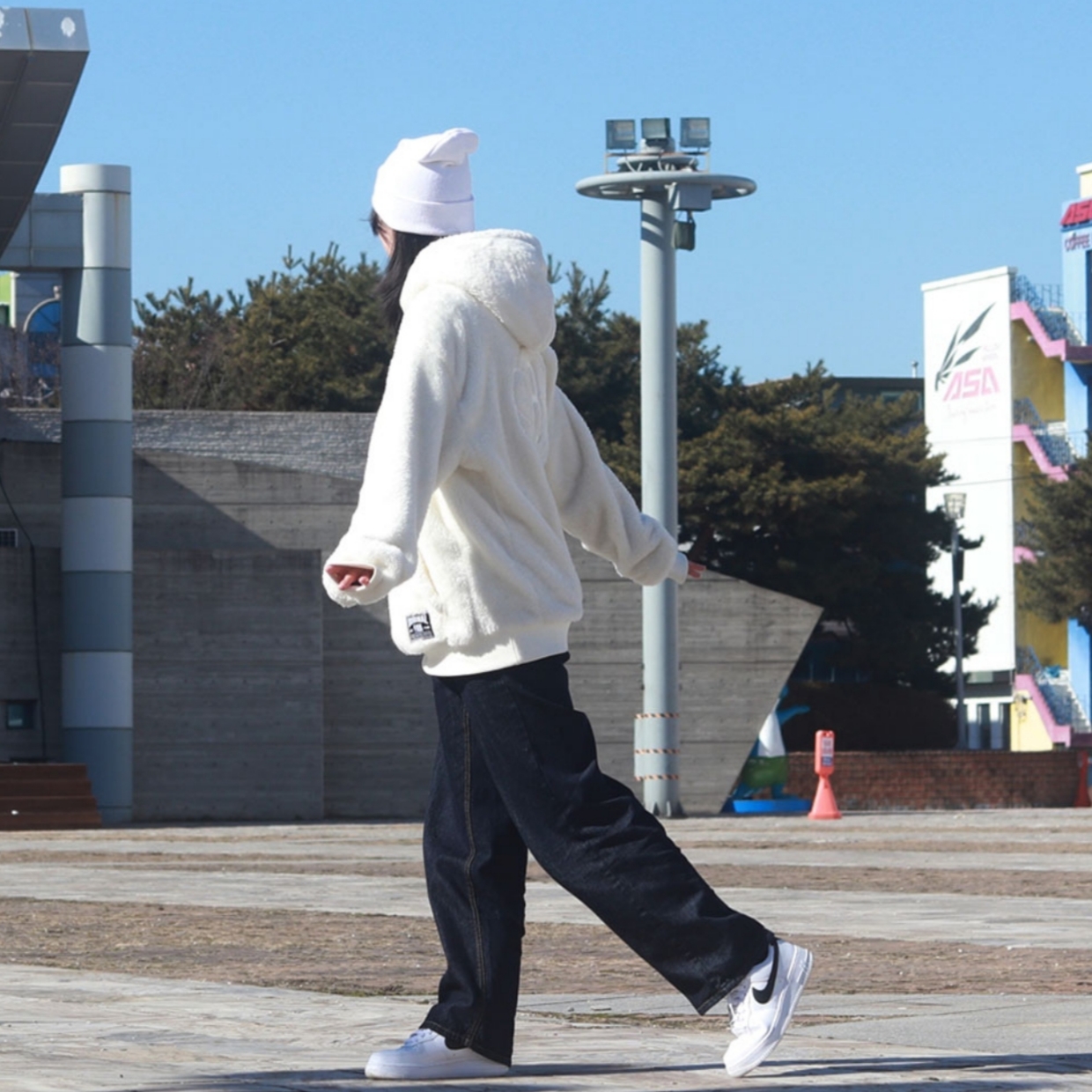 Nike Air Force 1 '07 White Black, (W) Nike Air Force 1 '07 White Black 착용 스타일 - 2