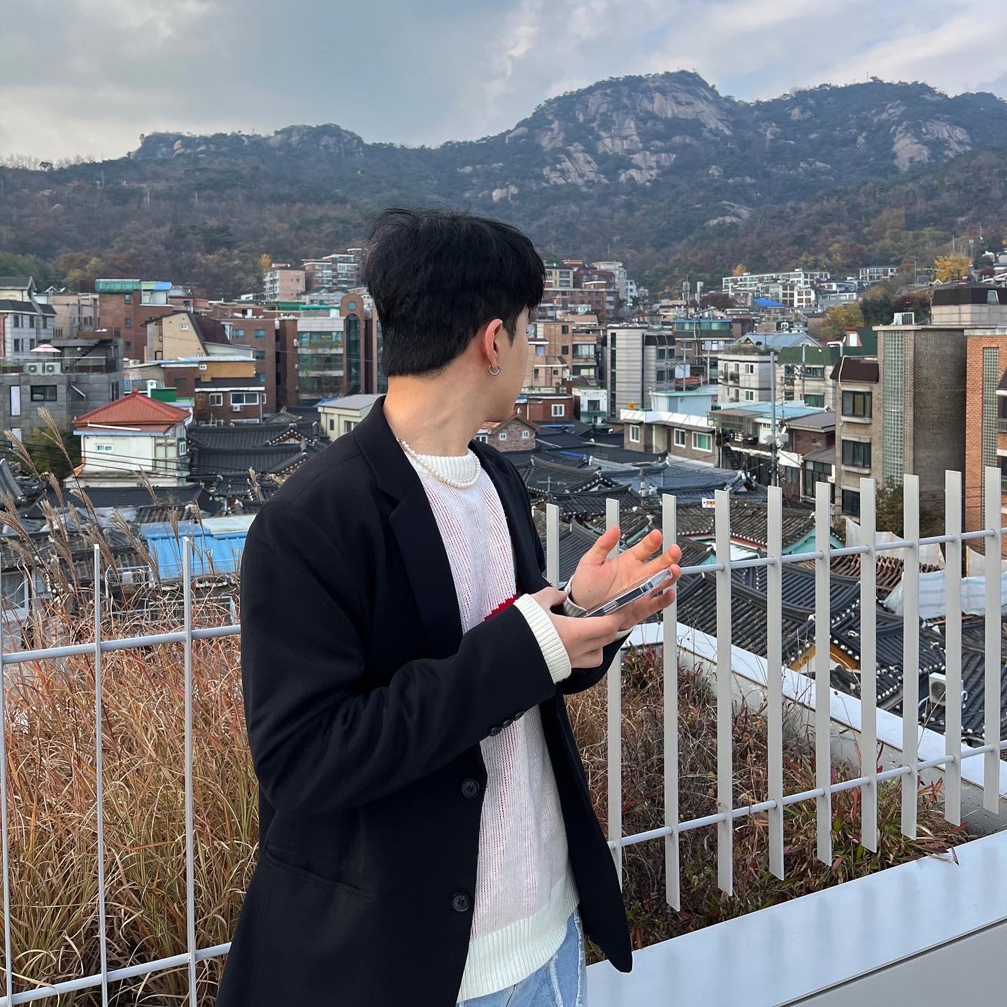 Supreme x Nike Swoosh Sweater White - 19SS, Balenciaga Runner Sneakers Black 착용 스타일 - 2