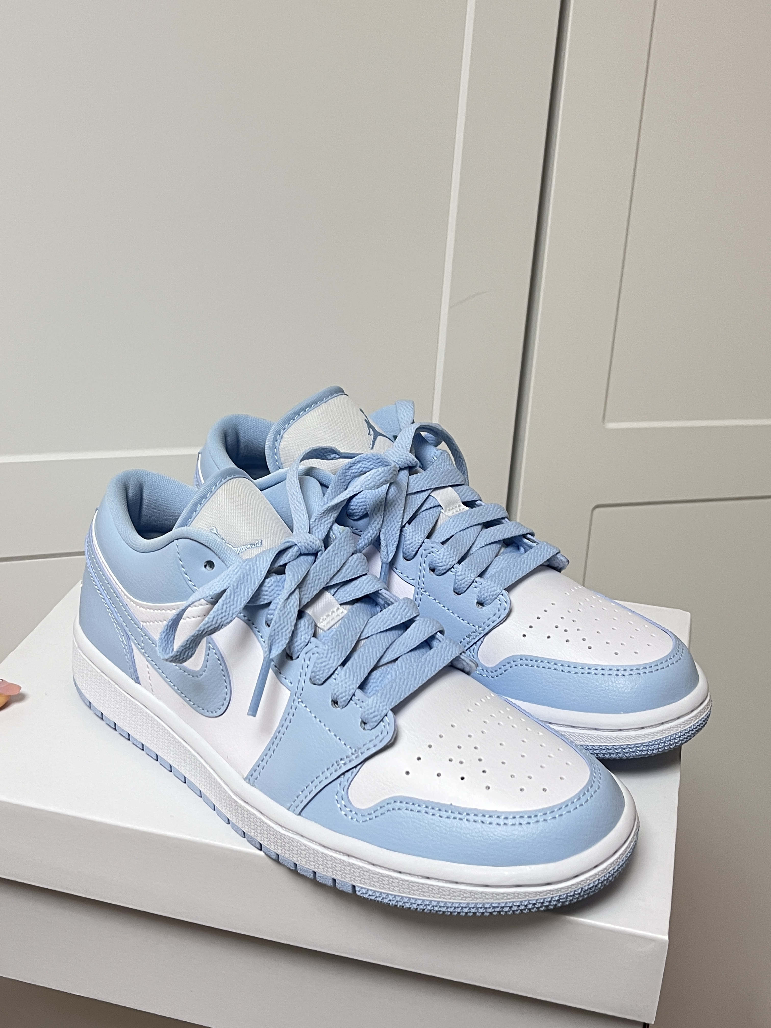 (W) Jordan 1 Low White Ice Blue 착용 스타일