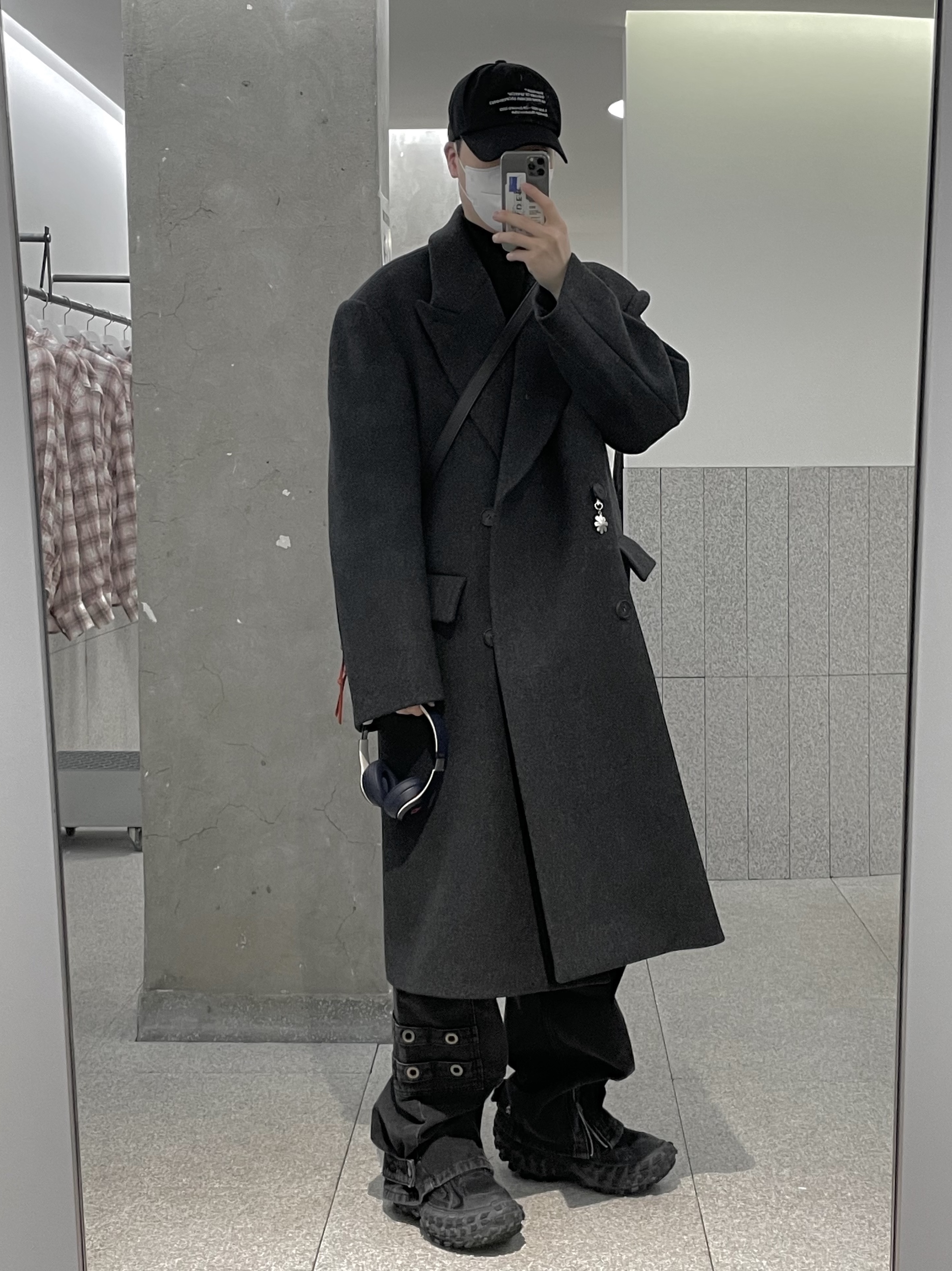 Balenciaga Defender Sneakers Black, Off-White x Post Archive Faction Figures of Speech Cap Right Black 착용 스타일 - 1