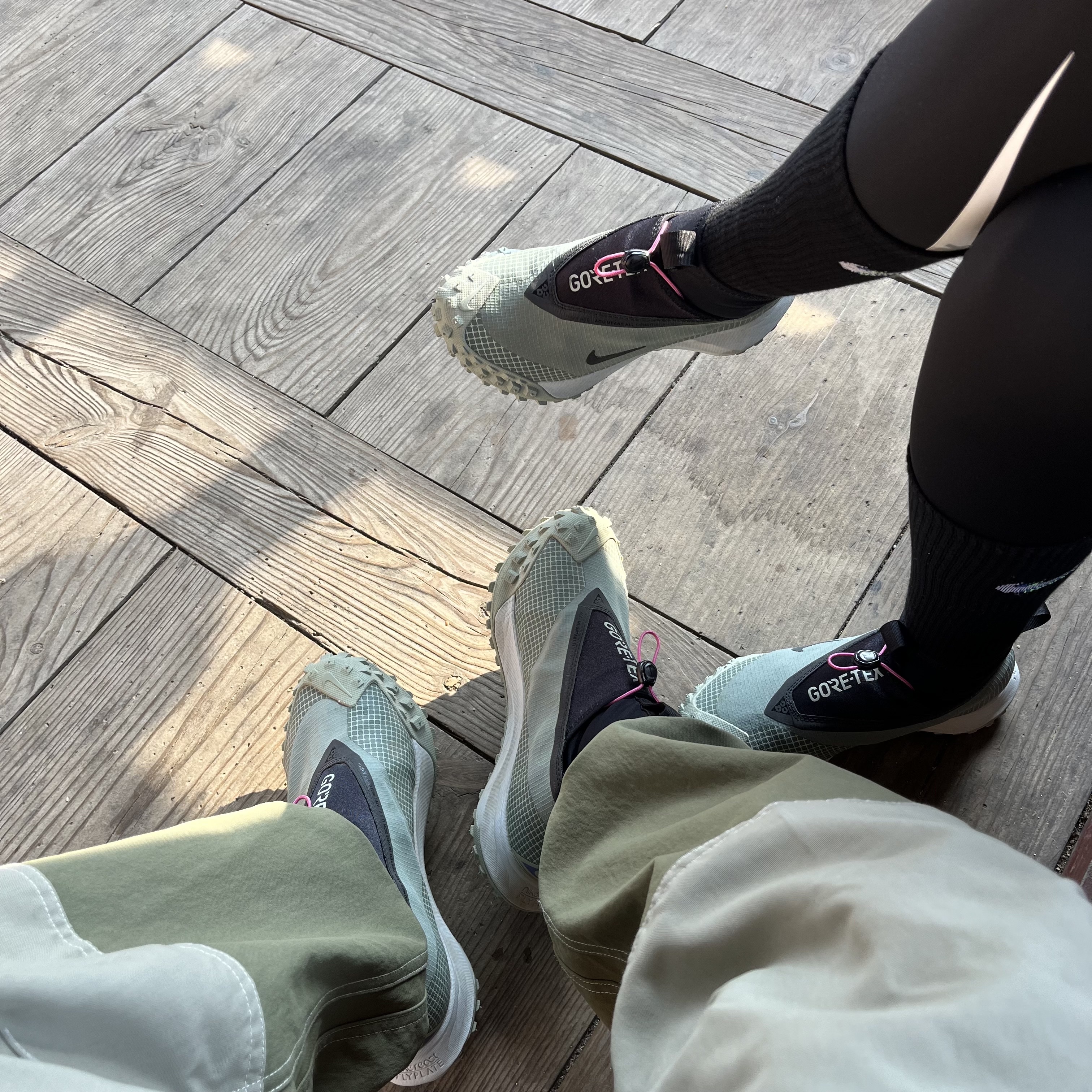 Nike ACG Mountain Fly Gore-Tex Clay Green, Nike ACG Smith Summit Cargo Pants Medium Olive - Asia 착용 스타일