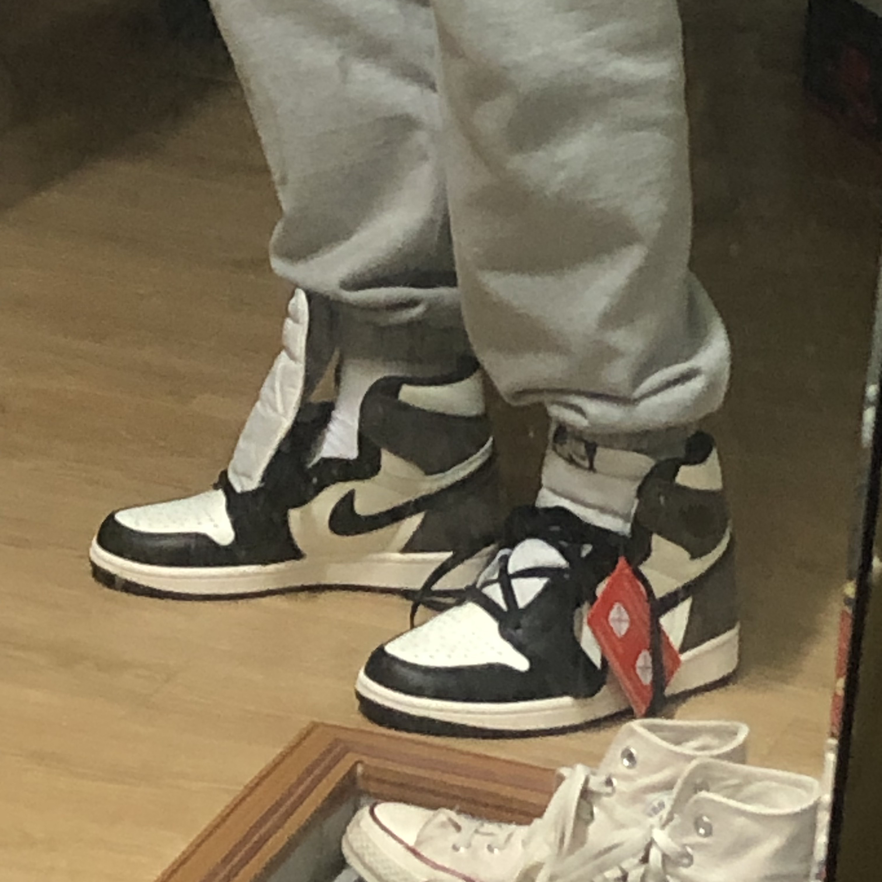 Jordan 1 Retro High OG Black Mocha 착용 스타일
