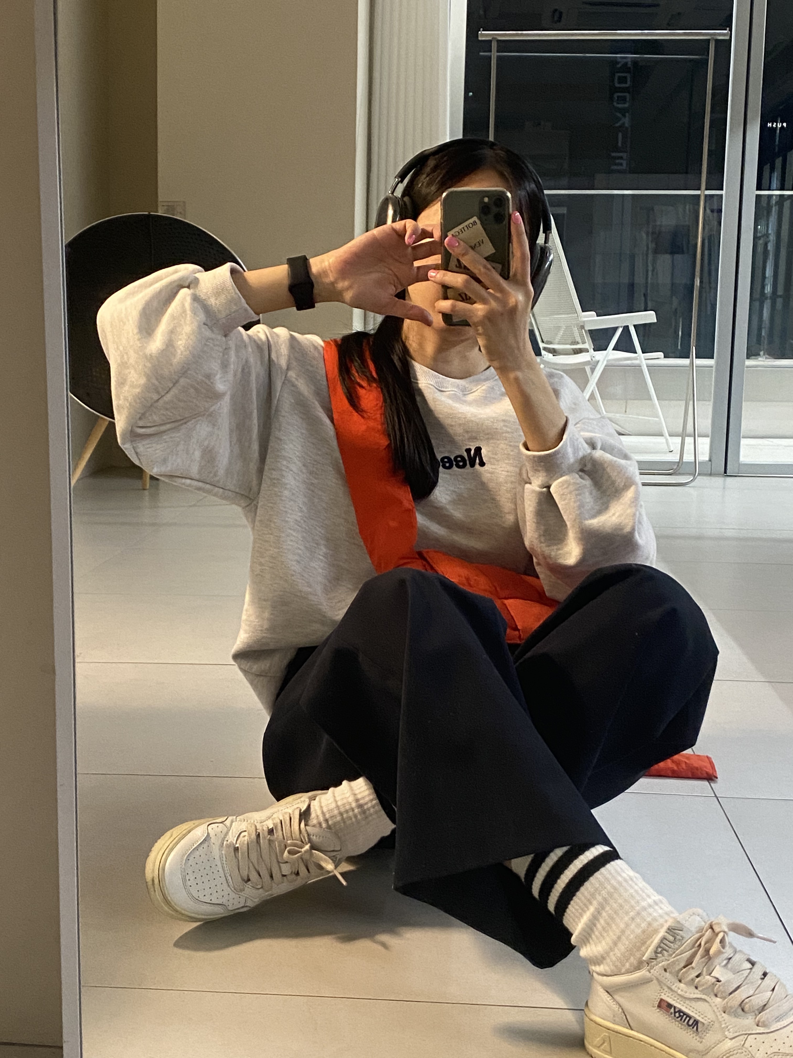 Apple AirPods Max Lightning Space Gray (Korean Ver.), Apple Watch Hermes Series 7 41mm Silver Stainless Steel Case with Attelage Double Tour Gold (Korean Ver.) 착용 스타일