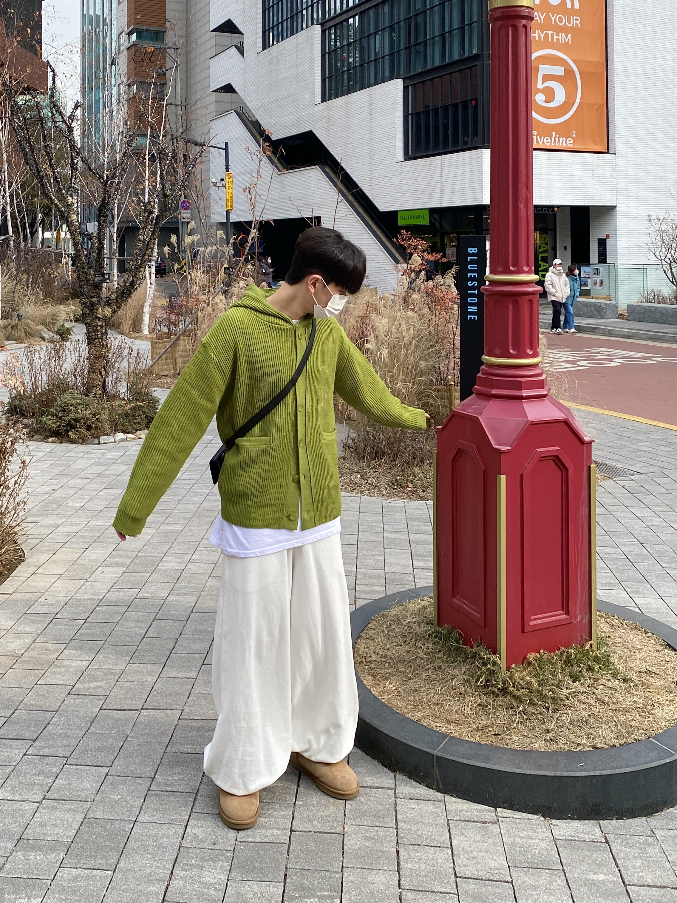 (W) UGG Classic Mini II Boots Chestnut 착용 스타일 - 1