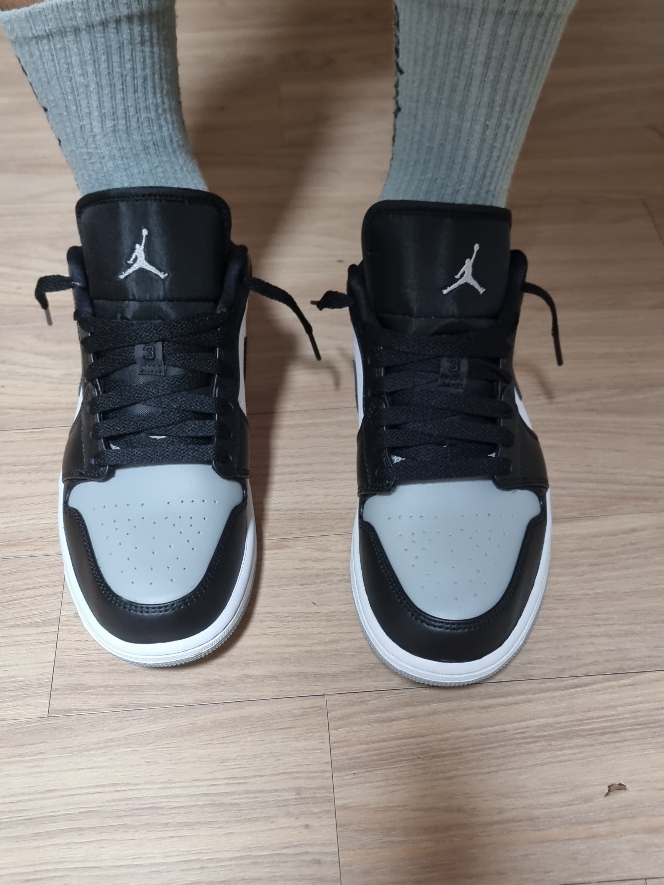 Jordan 1 Low Light Smoke Grey Black 착용 스타일 - 1