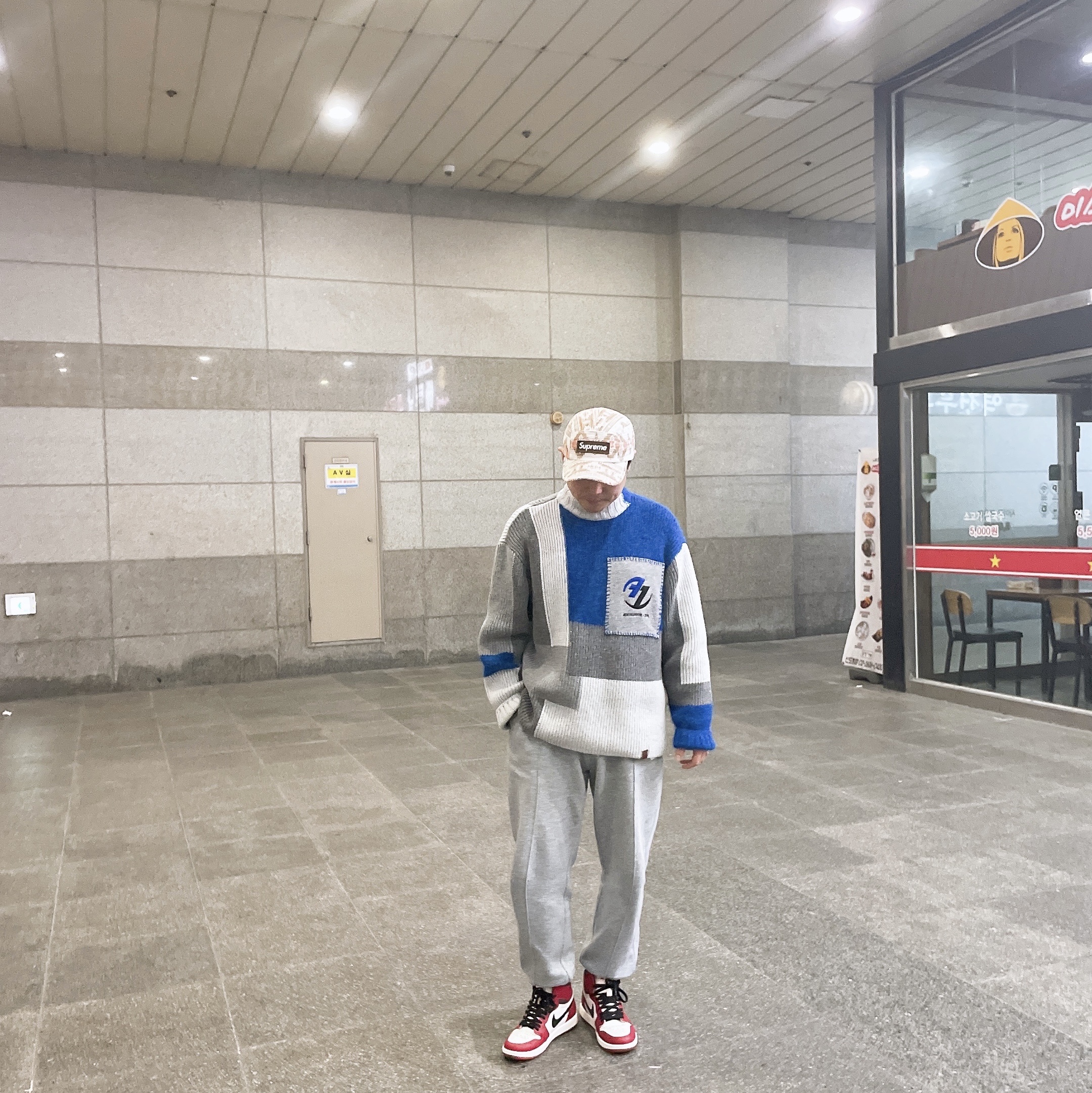 Jordan 1 Retro High OG Chicago 2022, Zara x Ader Error Patchwork Oversize Knit Sweater Multicolor 착용 스타일